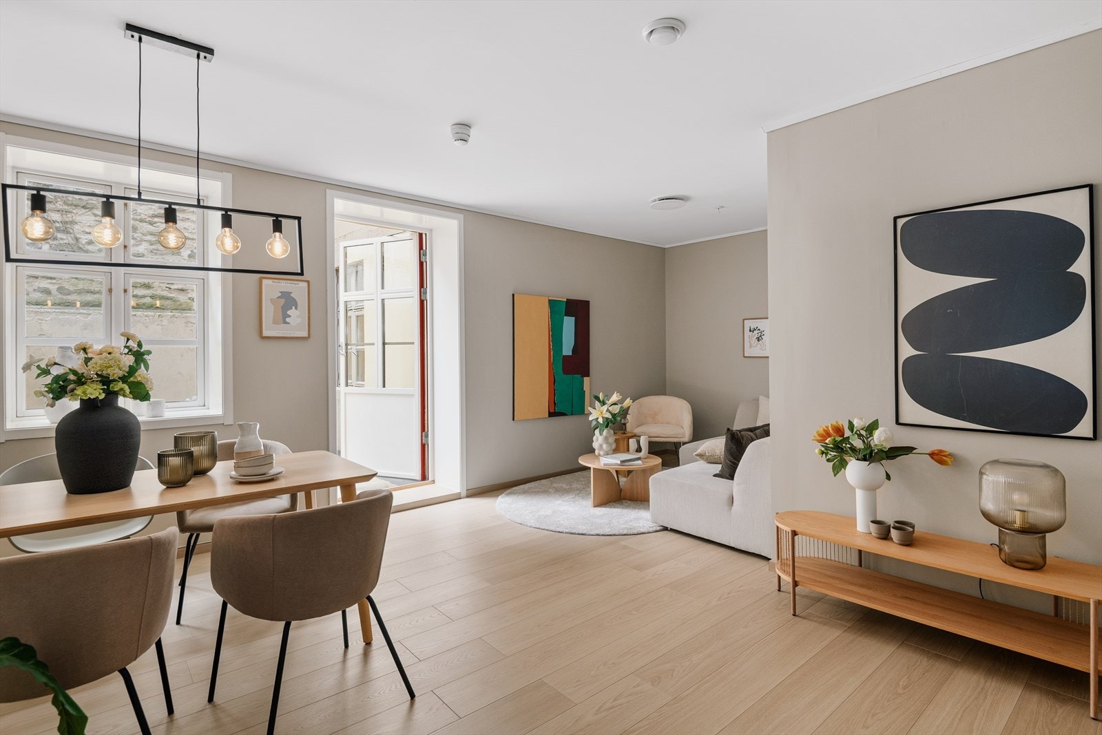 Velkommen til Rosenbergsgaten 23! En strøken og nyoppusset 4-roms med nydelig beliggenhet i Bergen sentrum - Presentert av William Christensen i Eiendomsmegler Vest! Galleribilde