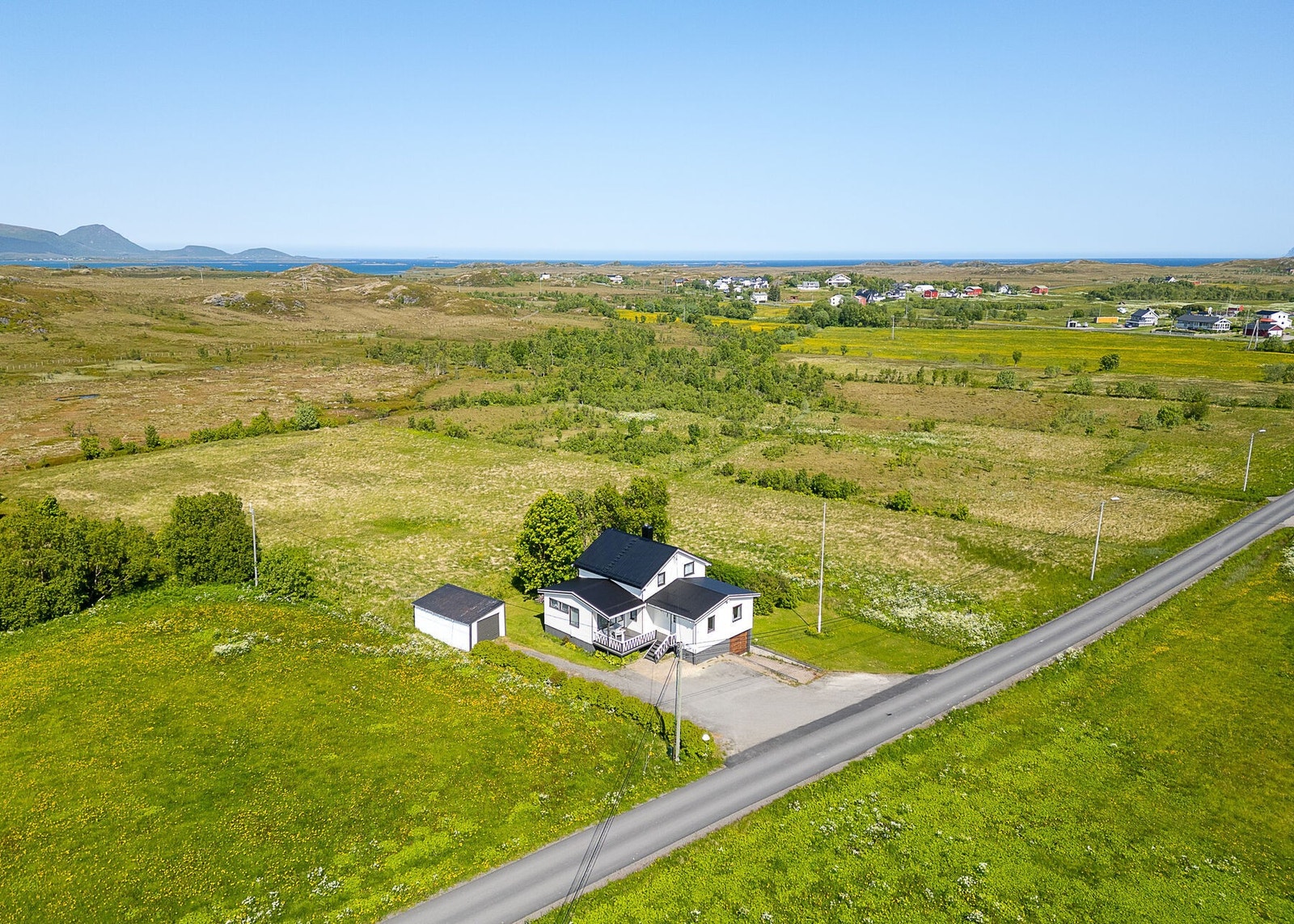 Her bor du i et rolig og barnevennlig område med minimalt med gjennomgangstrafikk - perfekt for deg som ønsker ro og nærhet til naturen. Galleribilde