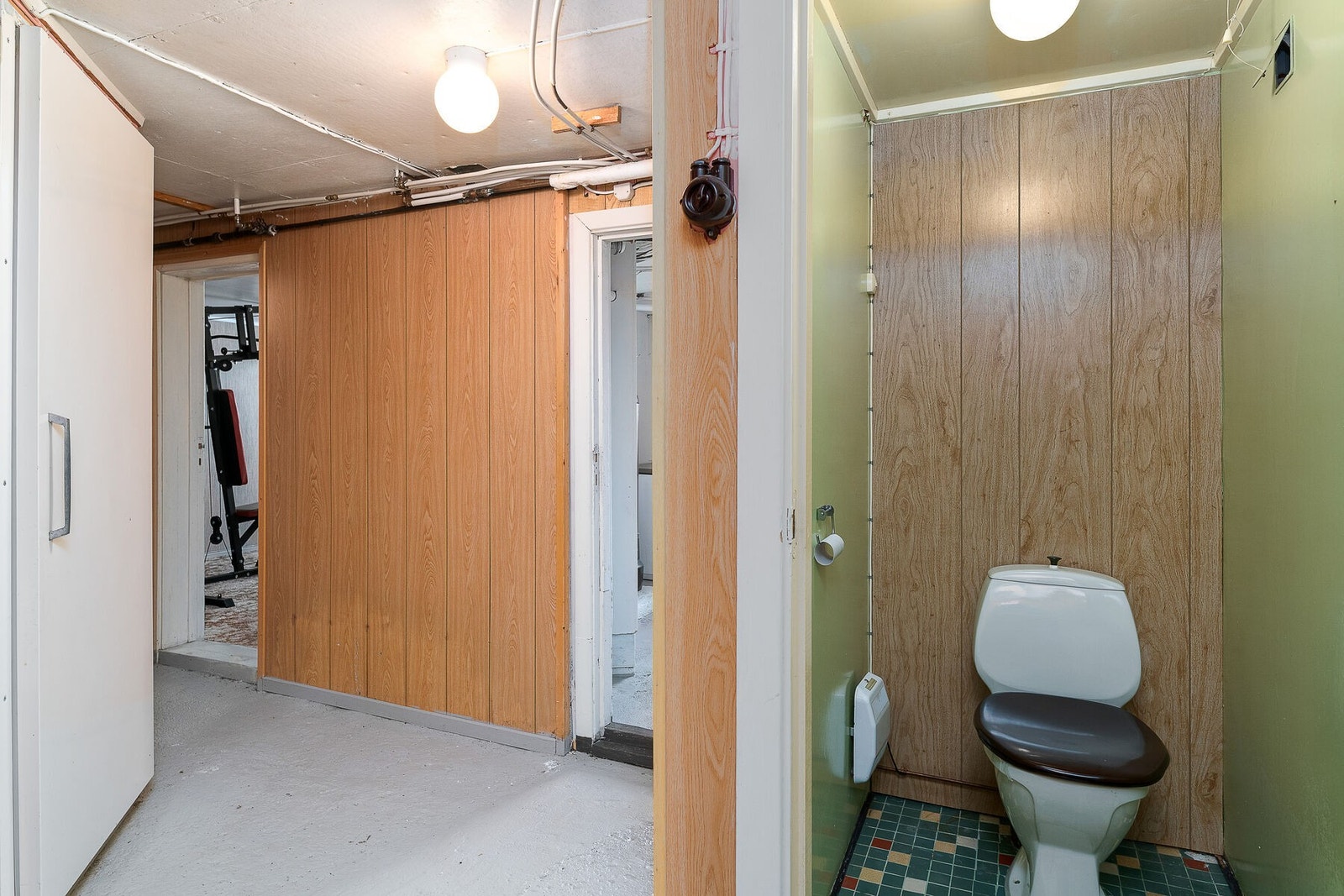 Gang og wc rom i kjeller. Galleribilde