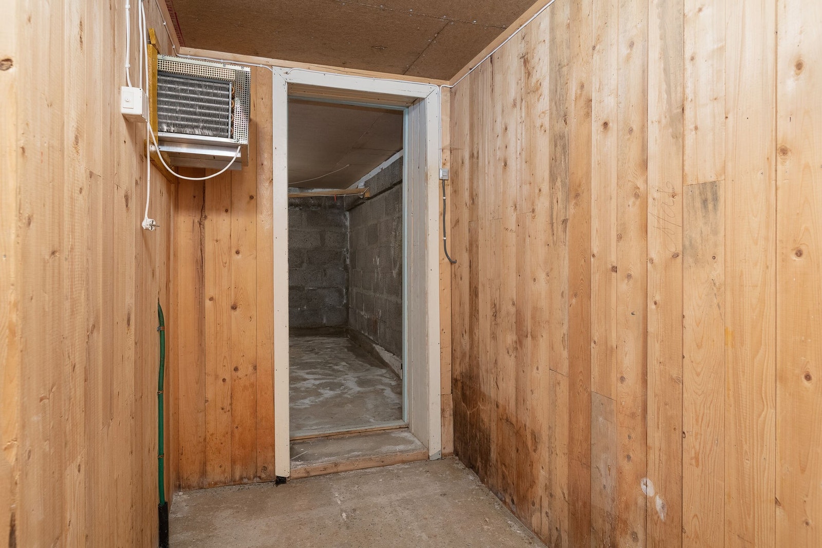 Kjelleren har flere boder med god lagringsplass. Galleribilde