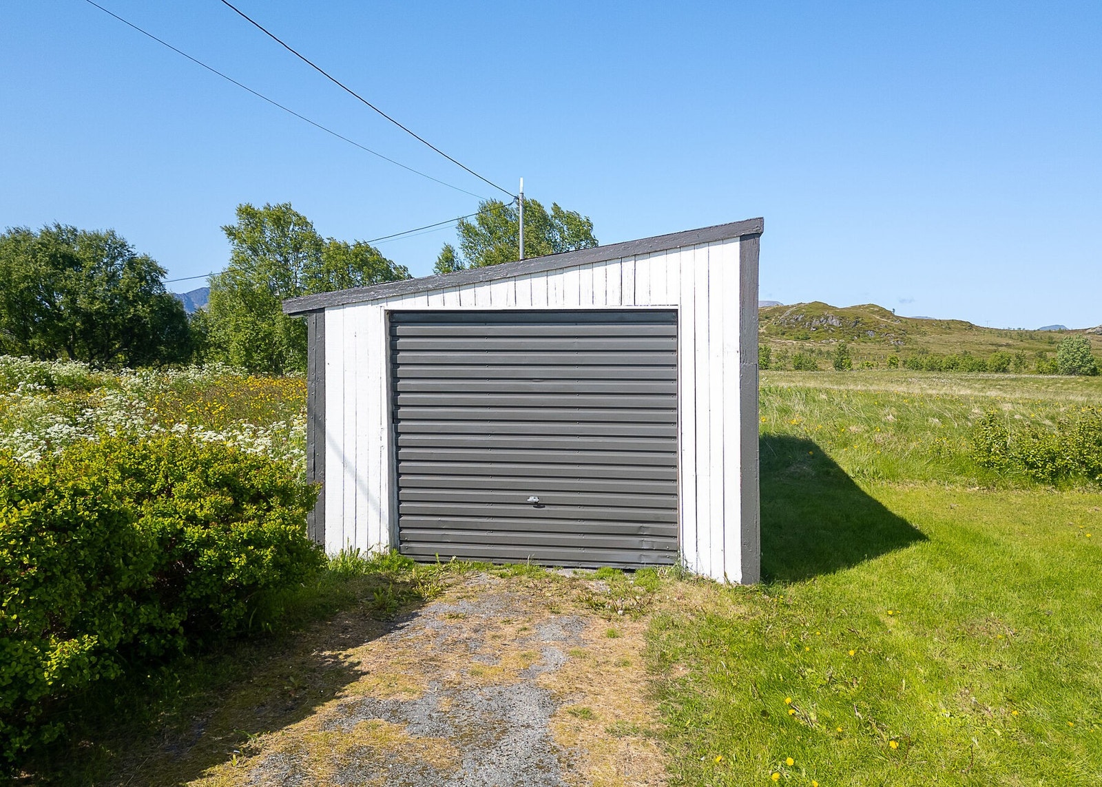 Eldre, frittstående garasje fra 1955. Galleribilde