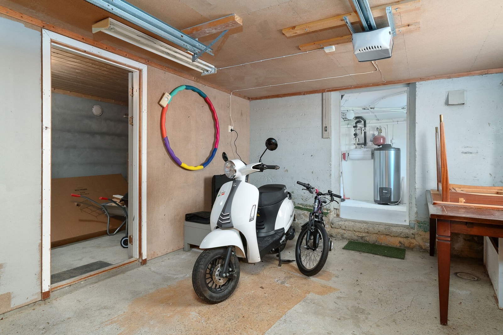 Integrert garasje i kjeller. Galleribilde