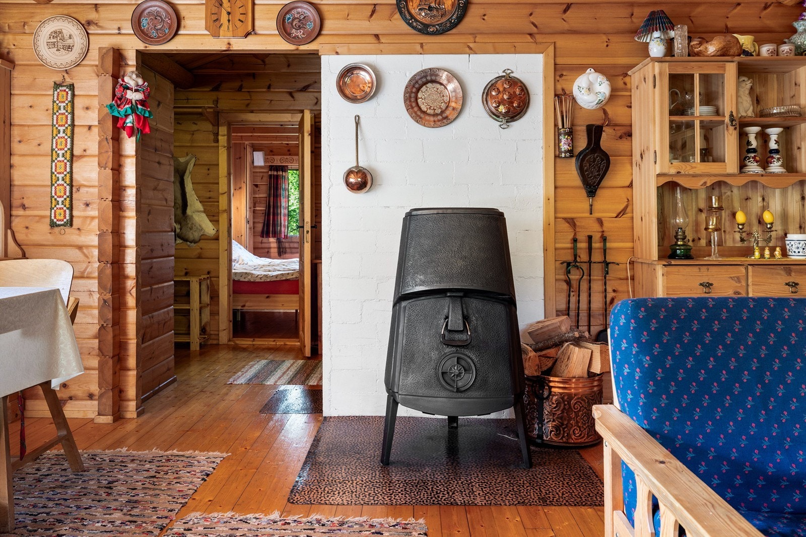 Lun vedovn på stue. Galleribilde