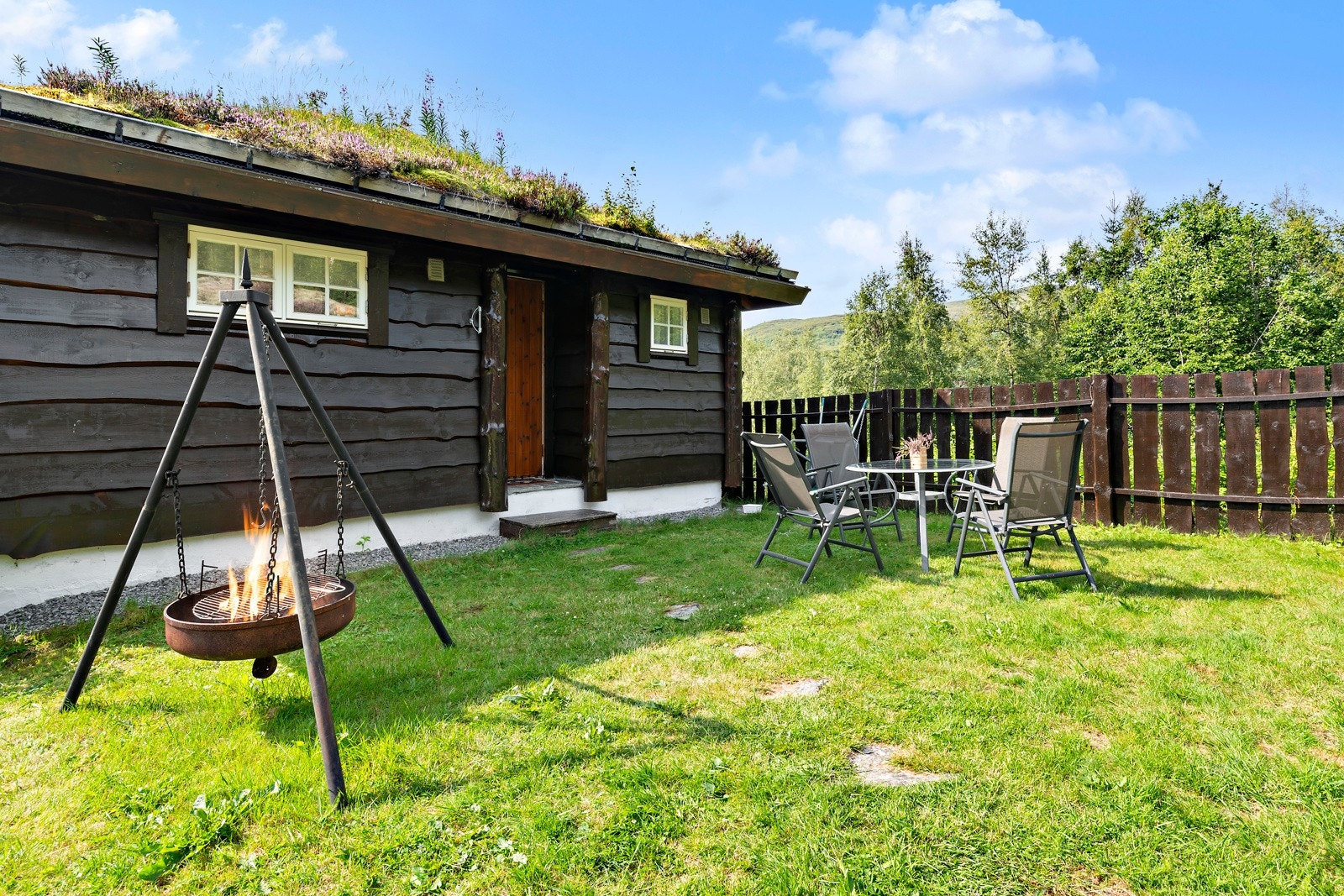 Vi tar turen inn i annekset. Annekset går over to etasjer. Galleribilde