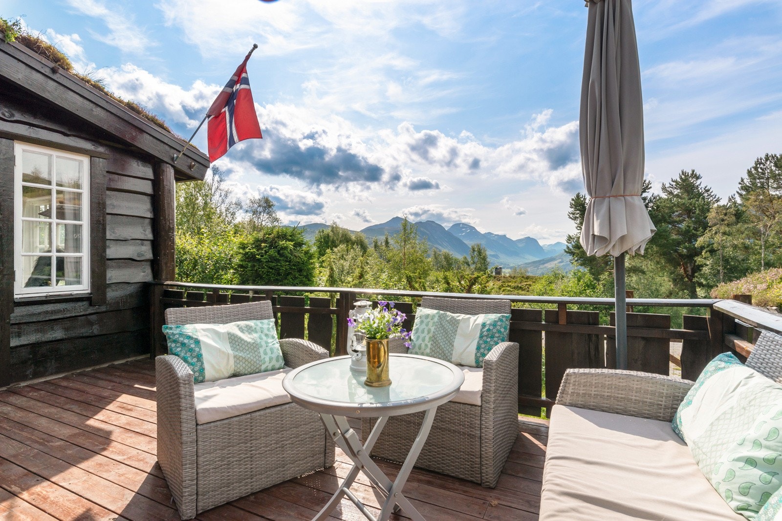 Eiendommen har fri og fin utsikt mot sør. Galleribilde