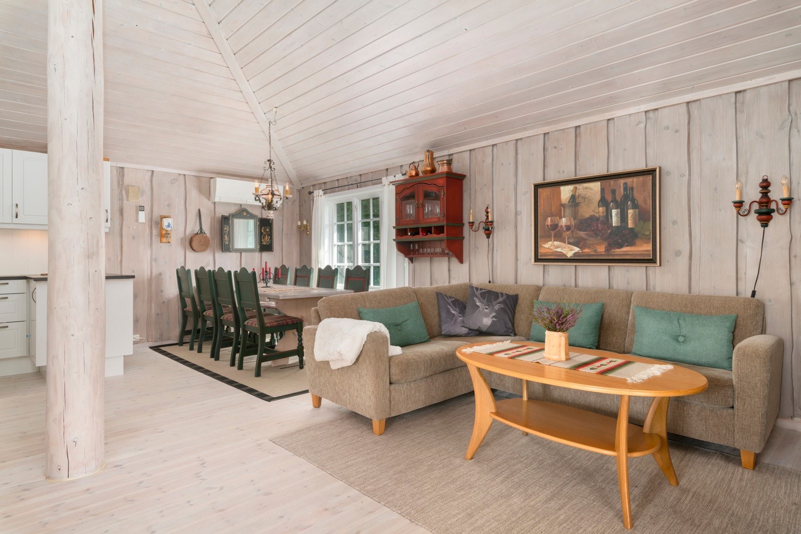 Åpen løsning mot kjøkken. Galleribilde