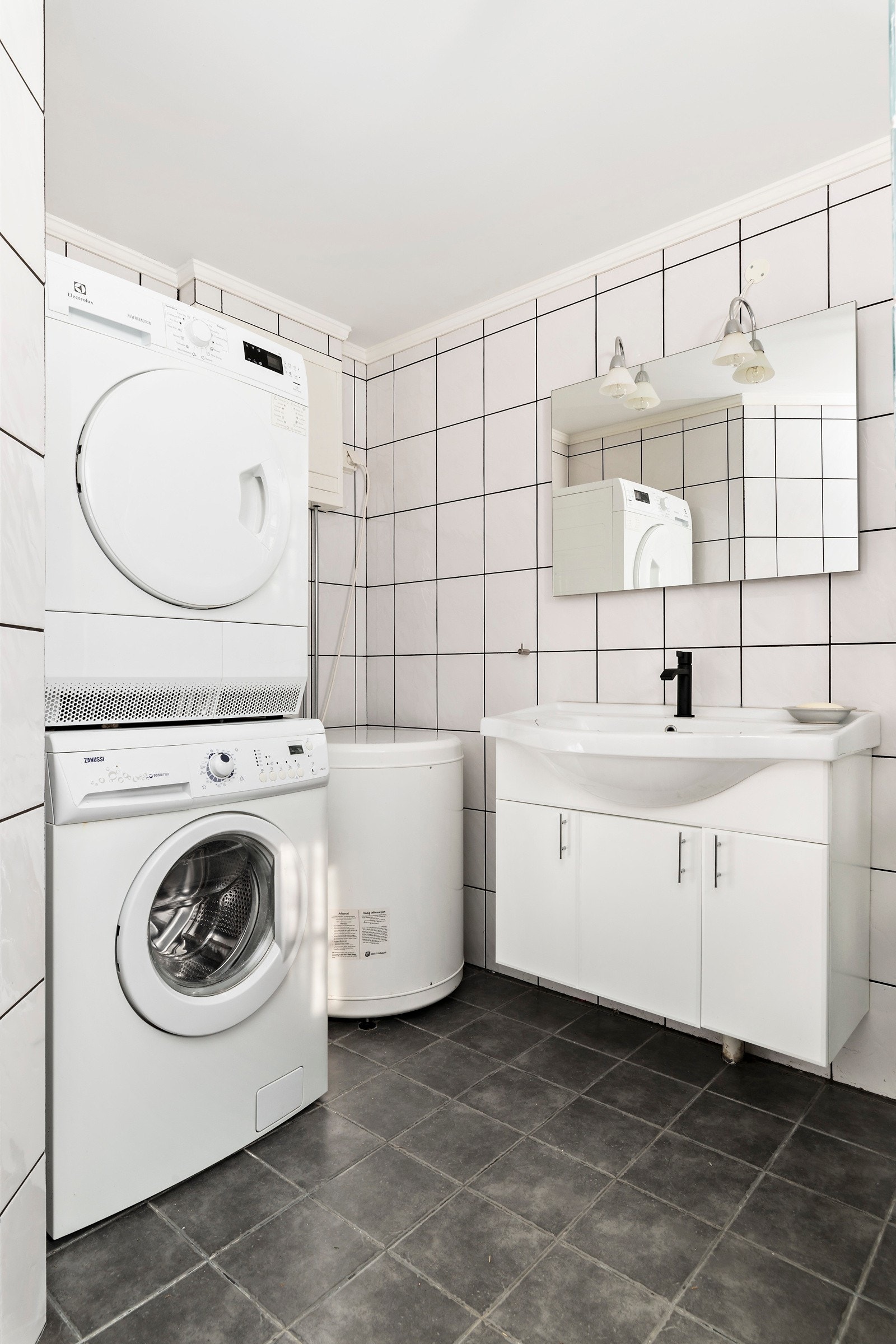 - og opplegg for vaskemaskin og tørketrommel. Galleribilde