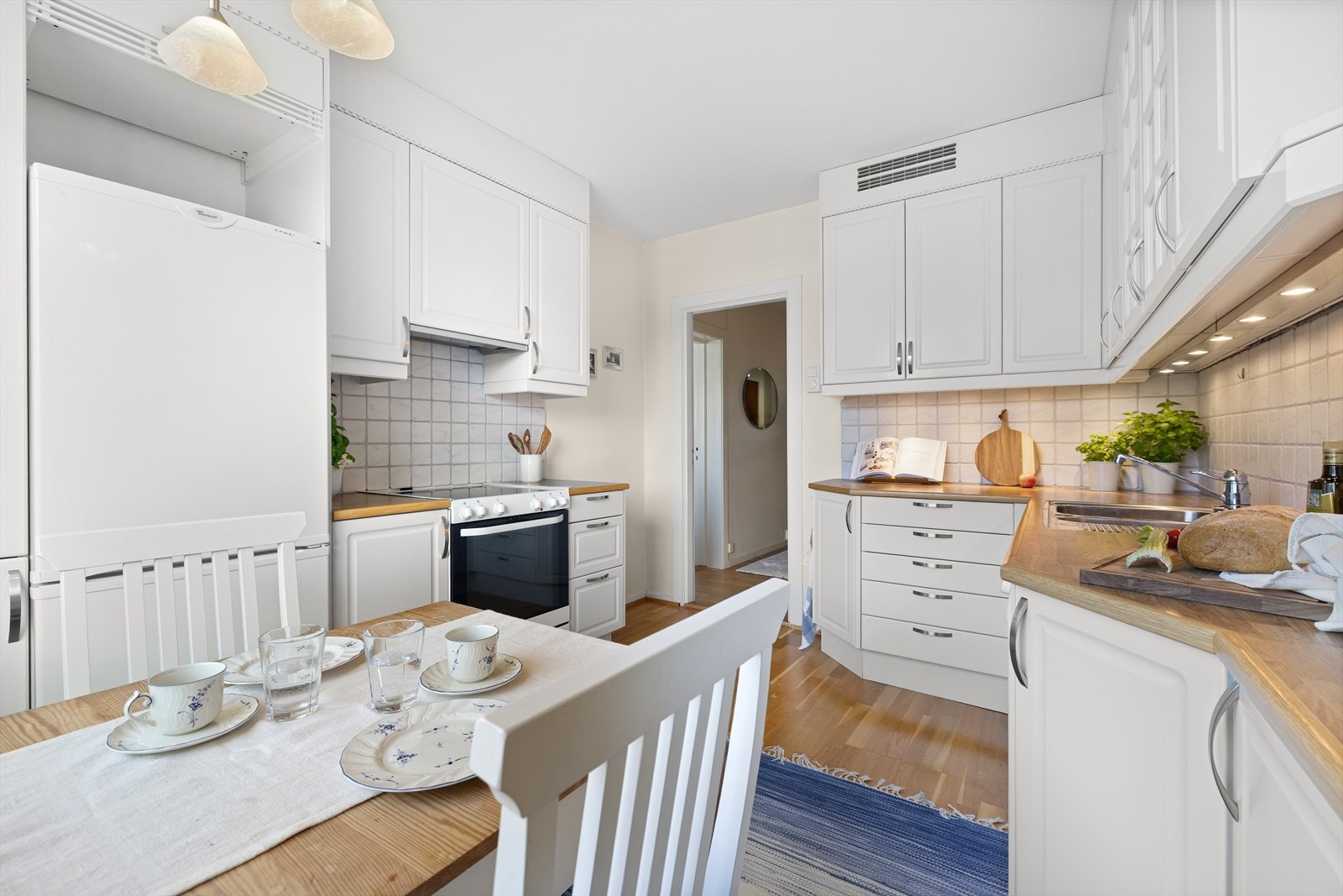 Gulvet er belagt med parkett. Galleribilde