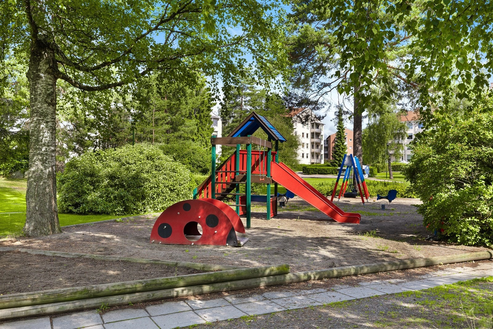 Borettslaget tilbyr flotte og velholdte fellesområder, inkludert trygge og innbydende lekeapparater for de minste barna. Galleribilde