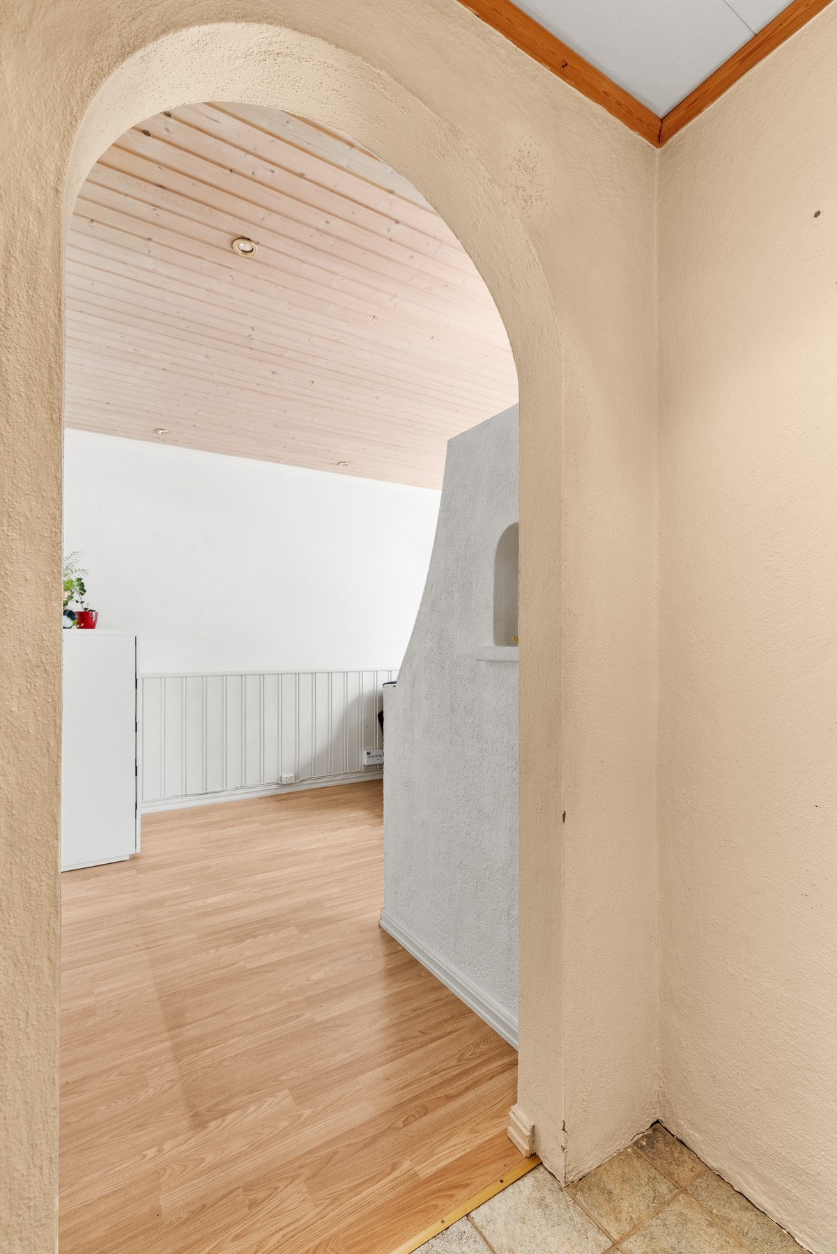 Entréen er tiltalende, med plass til oppbevaring av sko og yttertøy. Galleribilde