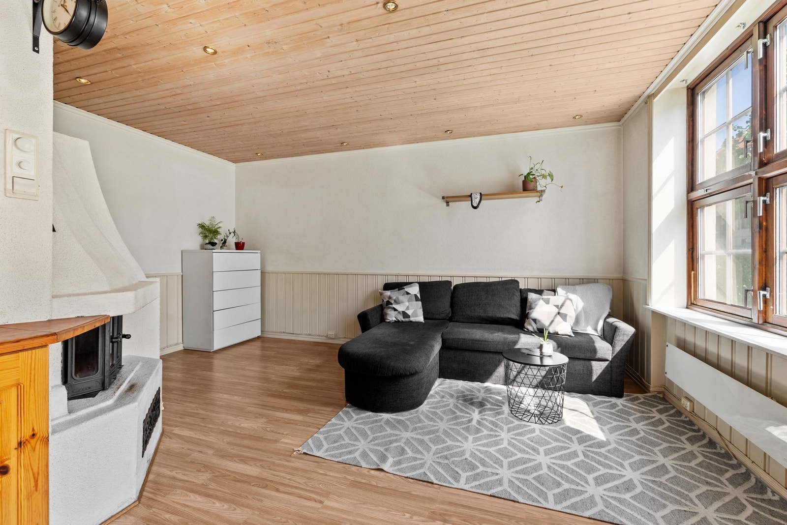 God plass til sofagruppe, spisegruppe og TV- løsning. Galleribilde