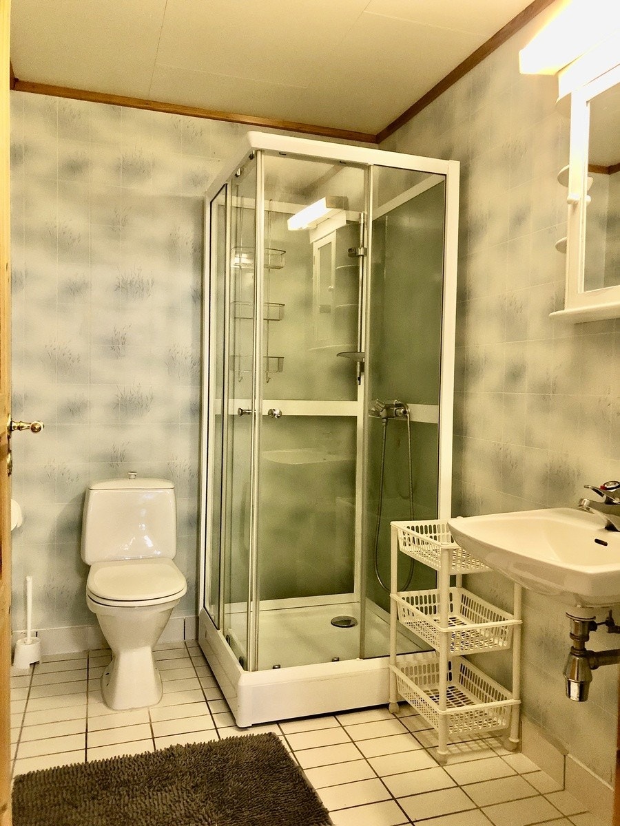 Bad og Wc_ Disponeres av 2 hybler Galleribilde