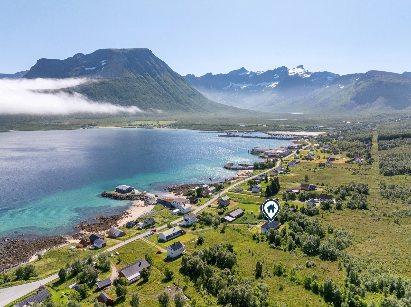 Bygda er omgitt av fjell og dermed et ettertraktet mål for skigåere på vinteren og toppturvandrere på sommeren