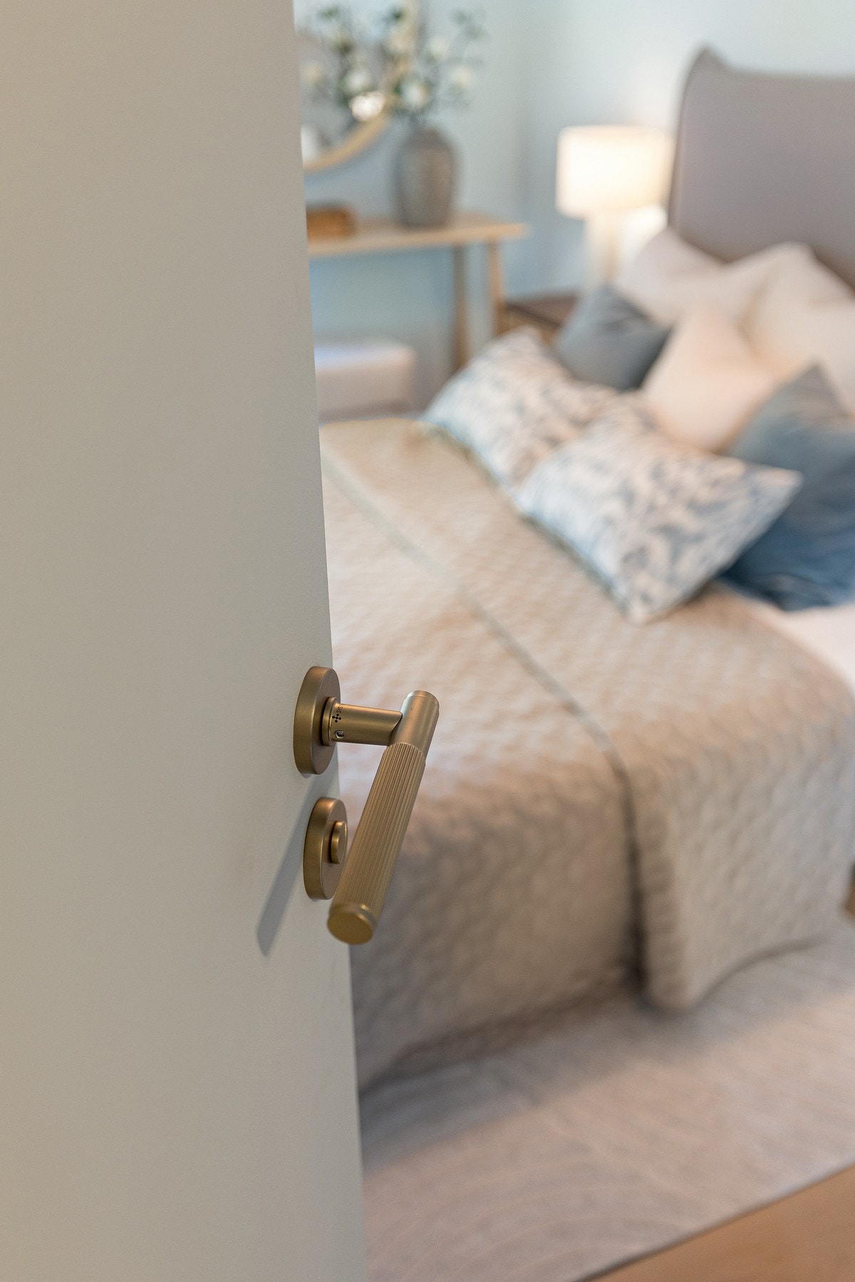 Lekre, påkostede dørhåndtak. Galleribilde