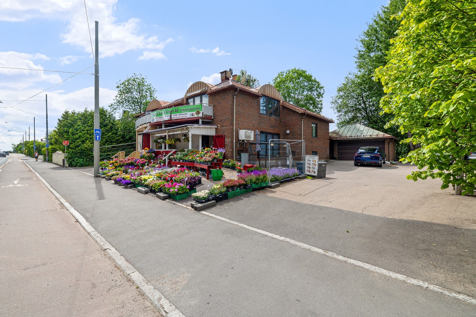 Sentral beliggenhet med dagligvareforhandler i bygget og kort vei til kollektivtransport. Galleribilde