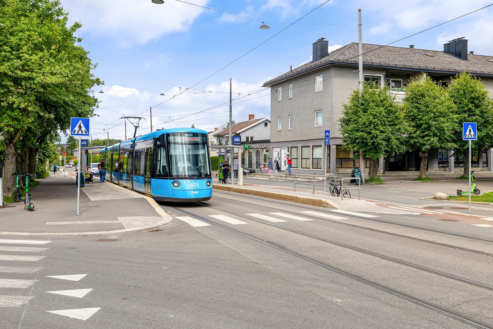 Nærmeste trikkestopp ligger rett utenfor døren. Galleribilde