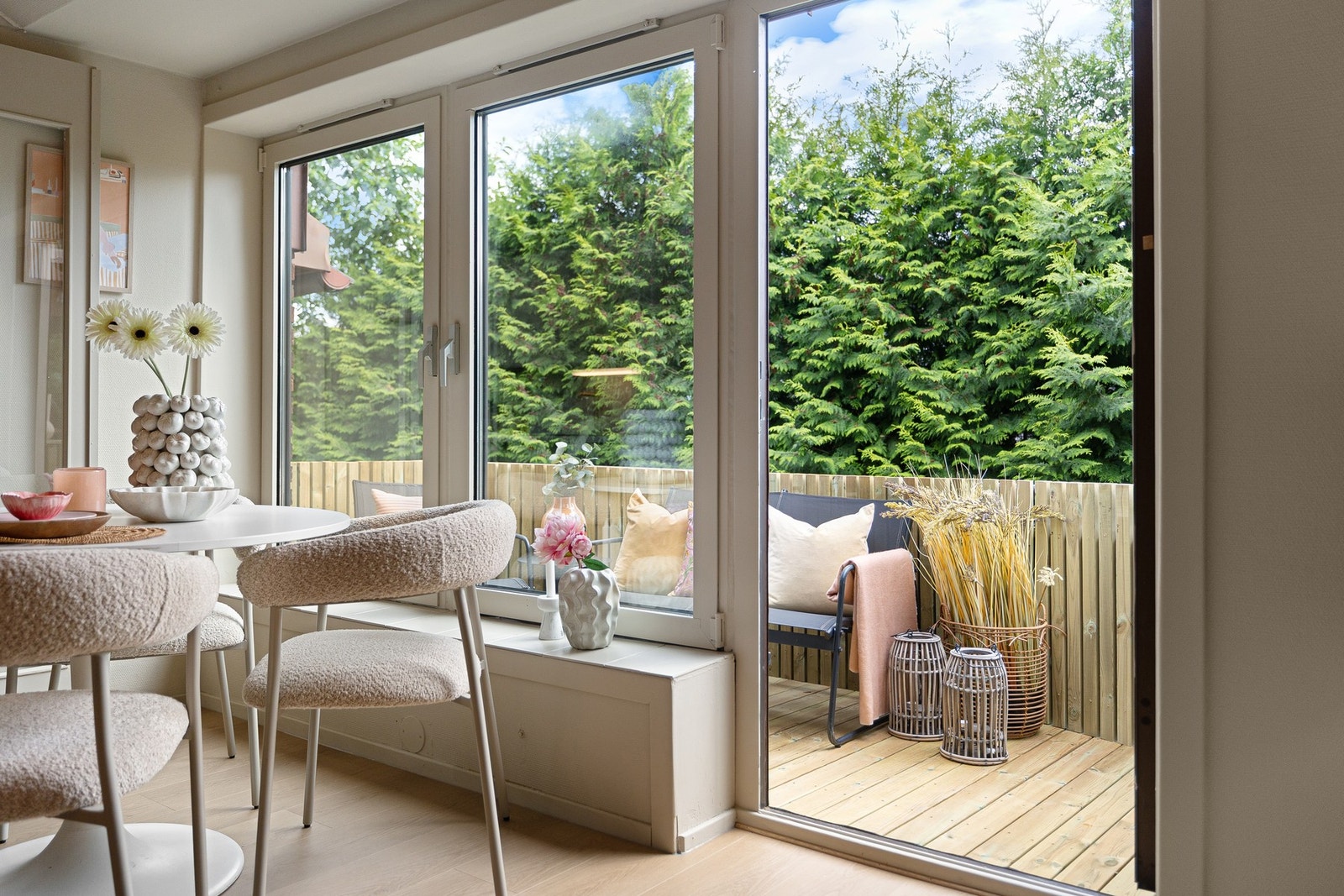 Direkte utgang til balkong fra stuen. Galleribilde