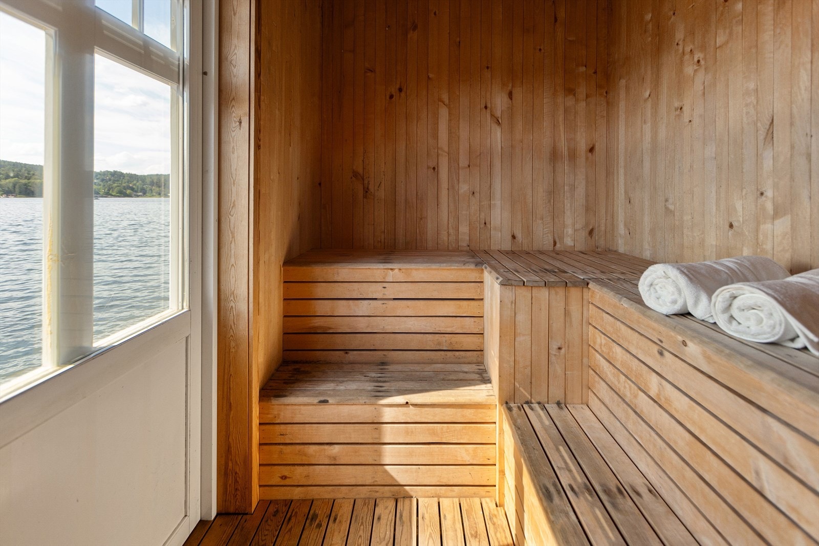 Badstue med utgang til bryggen Galleribilde