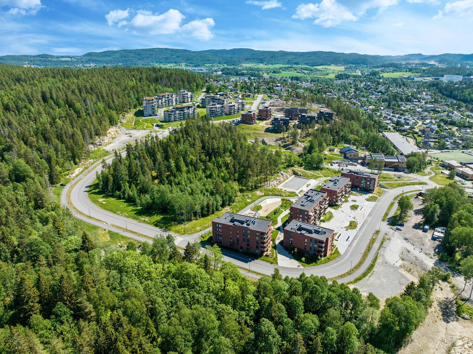 Det er kort vei til mange flotte rekreasjonsområder på Haneborgåsen og i Østmarka. Her finner du ubegrensede muligheter for tur, sykkel og skiturer. Galleribilde