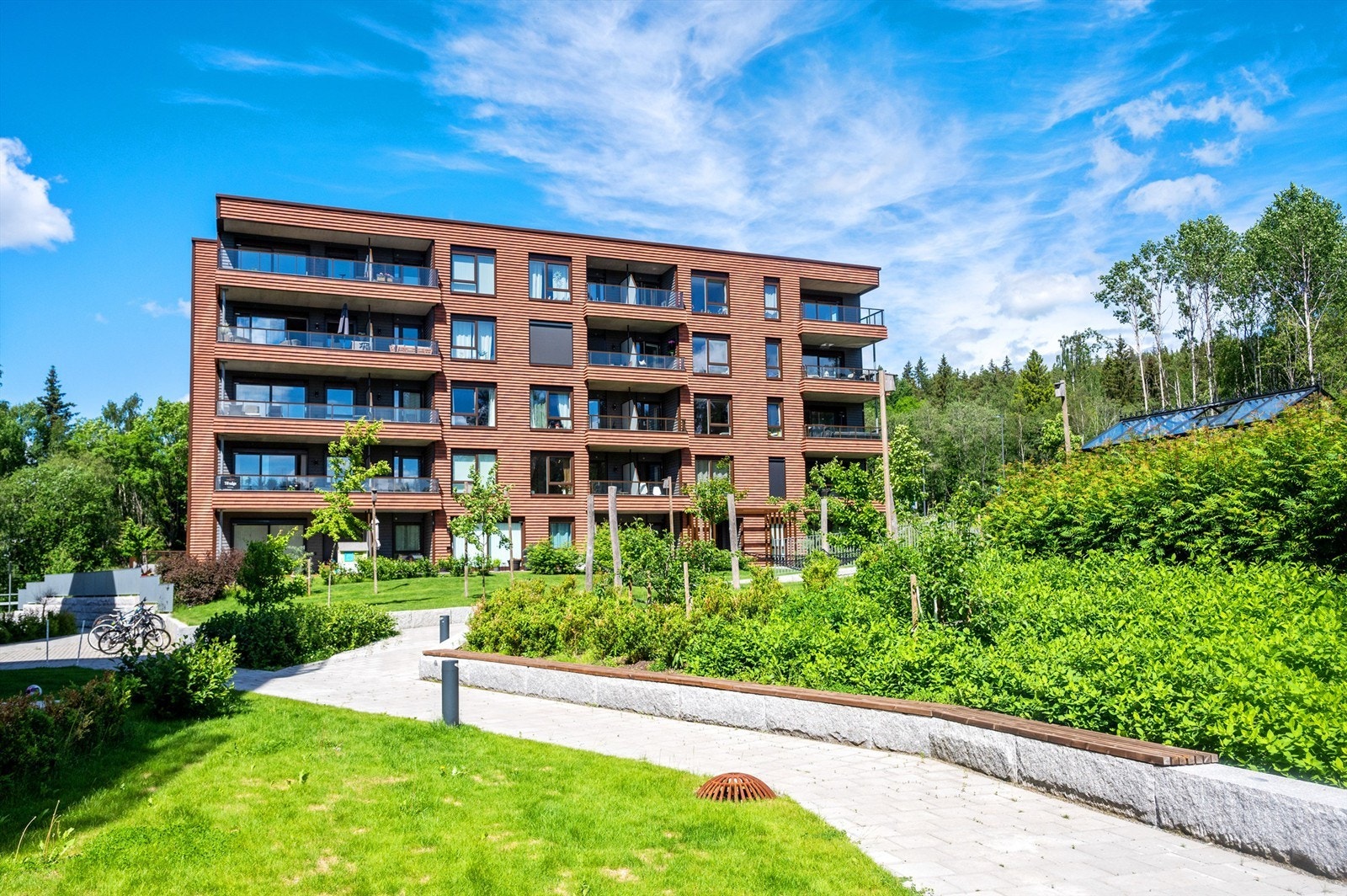 Frodige og pent opparbeidede fellesområder. Galleribilde