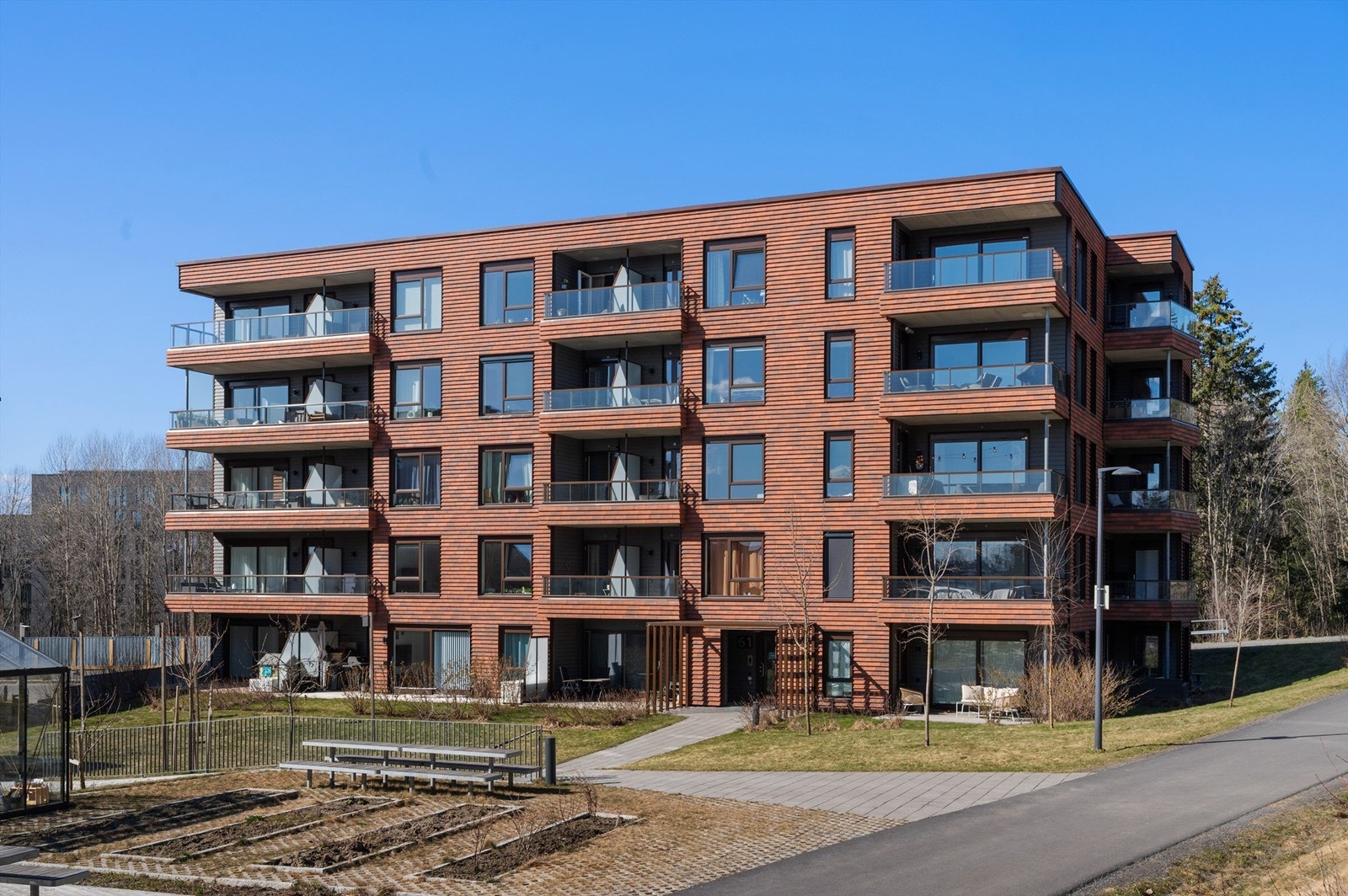 Leiligheten ligger i byggets øverste etasje. Galleribilde