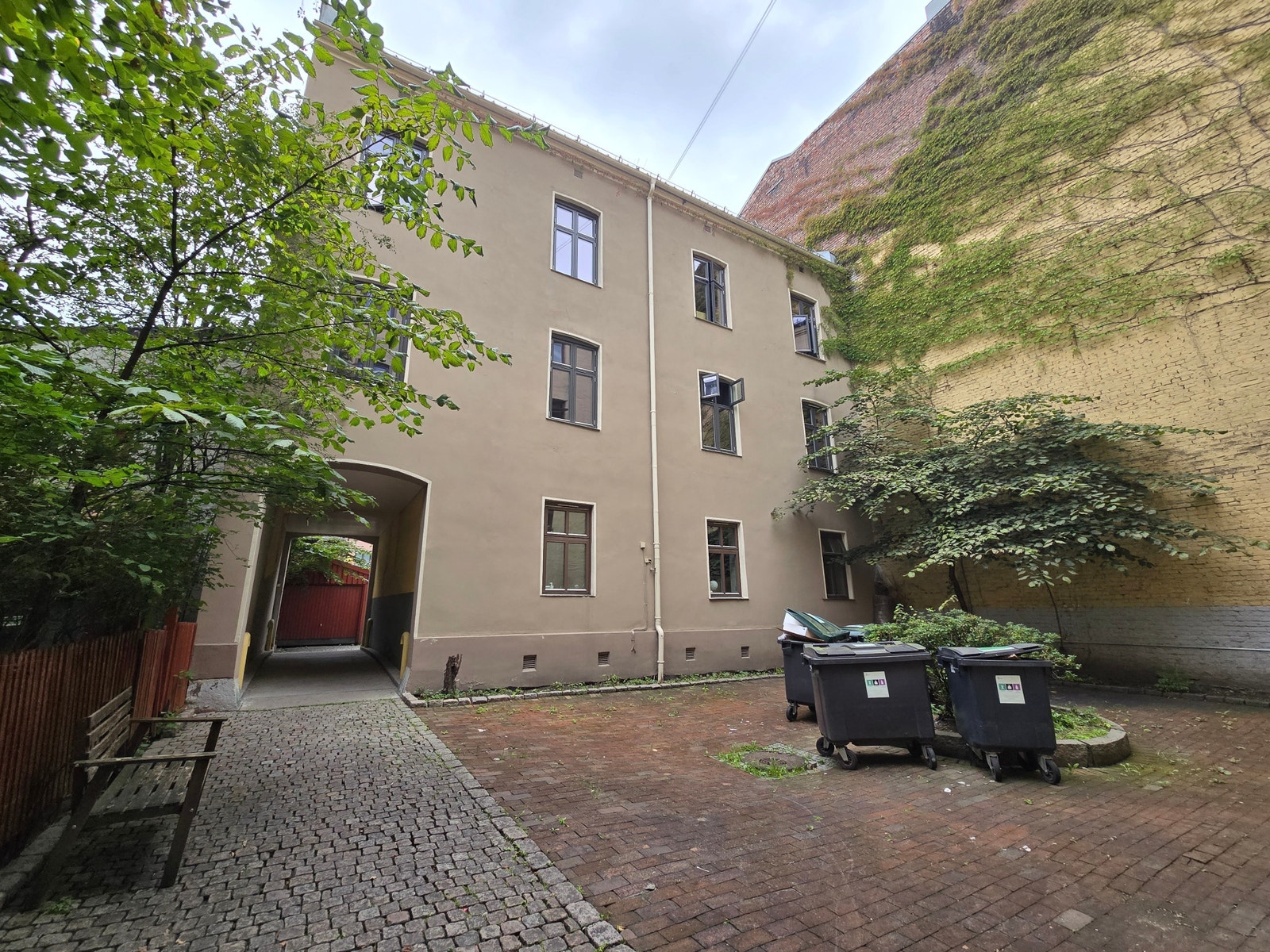 Bakgården Galleribilde