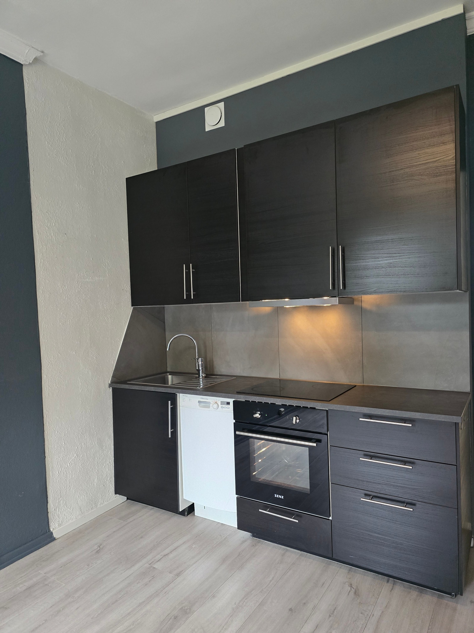 Sort kjøkken Galleribilde