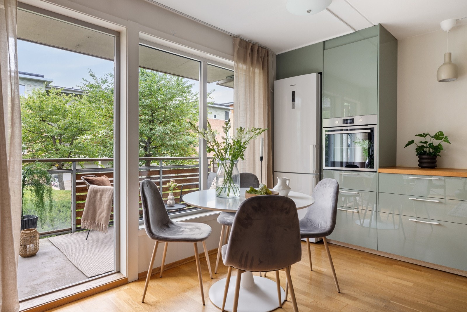 Et naturlig samlingspunkt for hyggelige måltider. Galleribilde