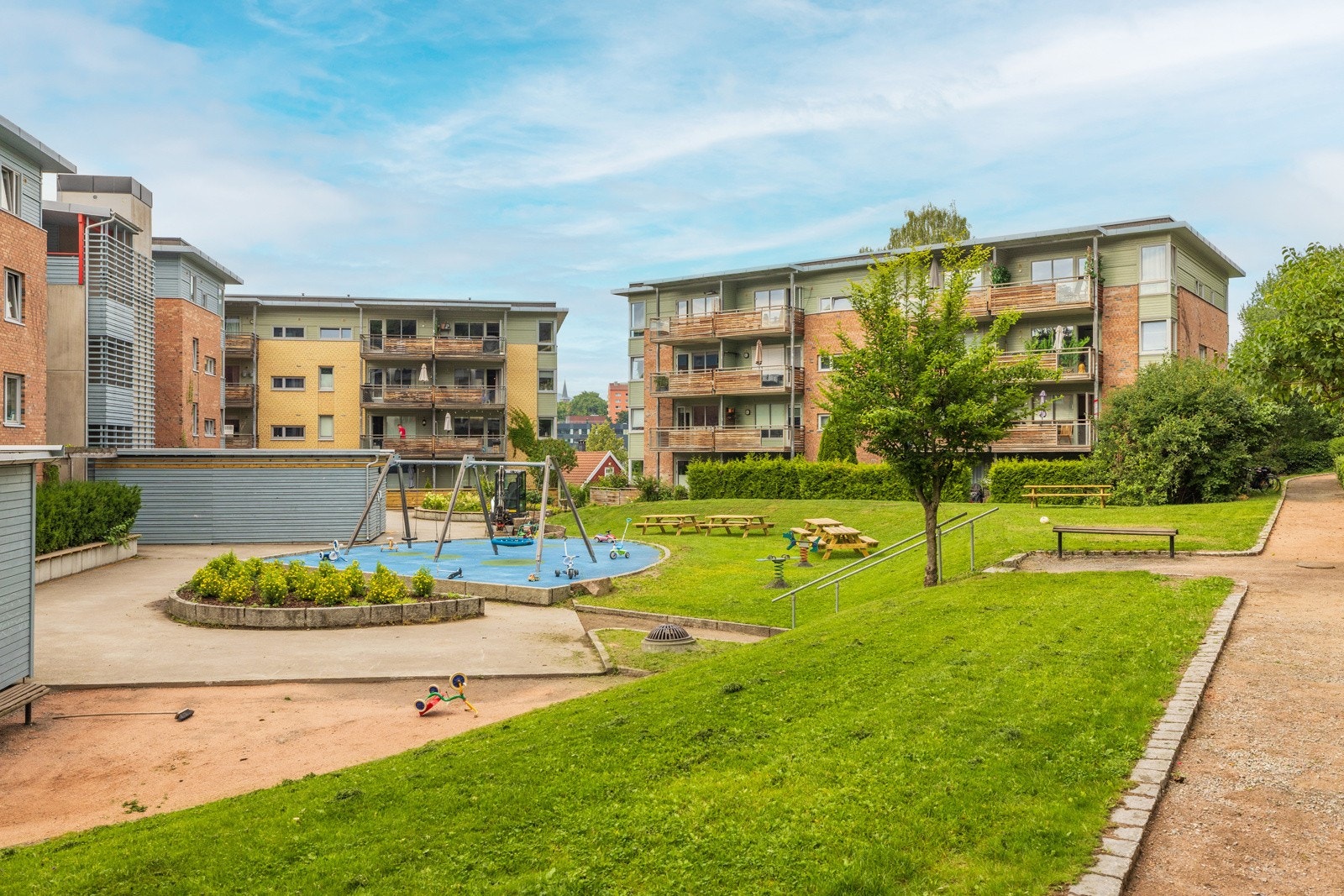 Til glede for beboerne er det en pen, felles bakgård. Galleribilde