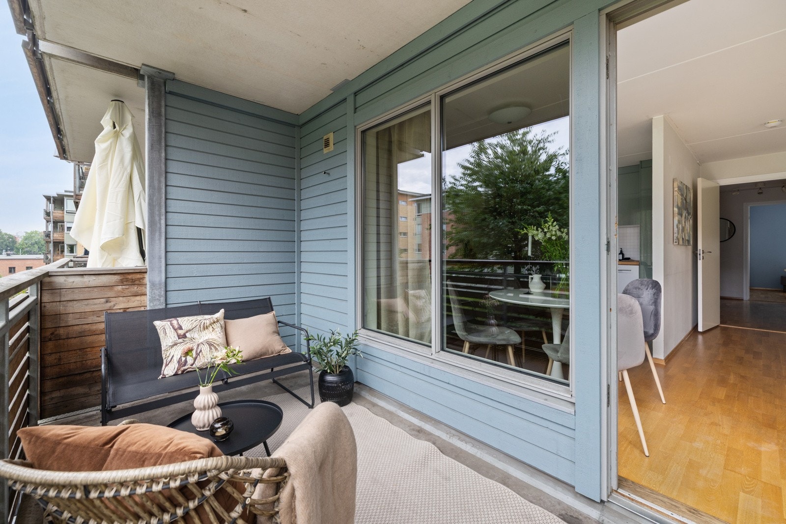 Her har du god plass til utemøblement, grill og beplantning. Galleribilde