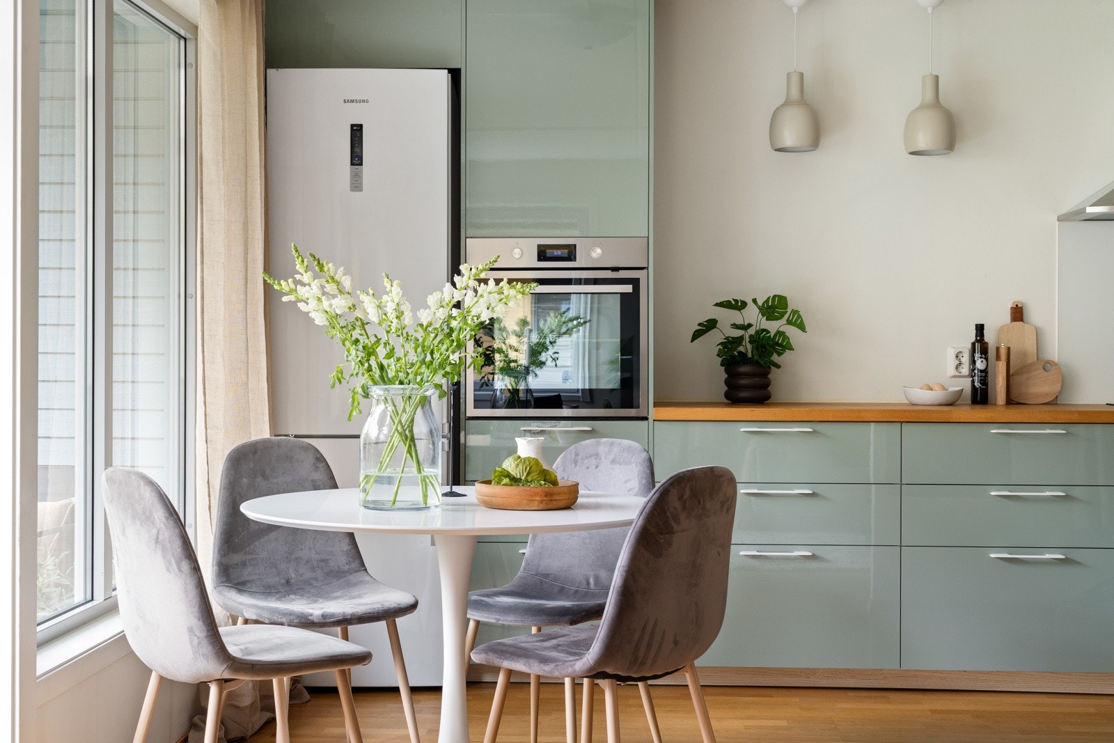 Det er i tillegg montert komfyrvakt og automatisk vannstopper med fuktsensor. Galleribilde