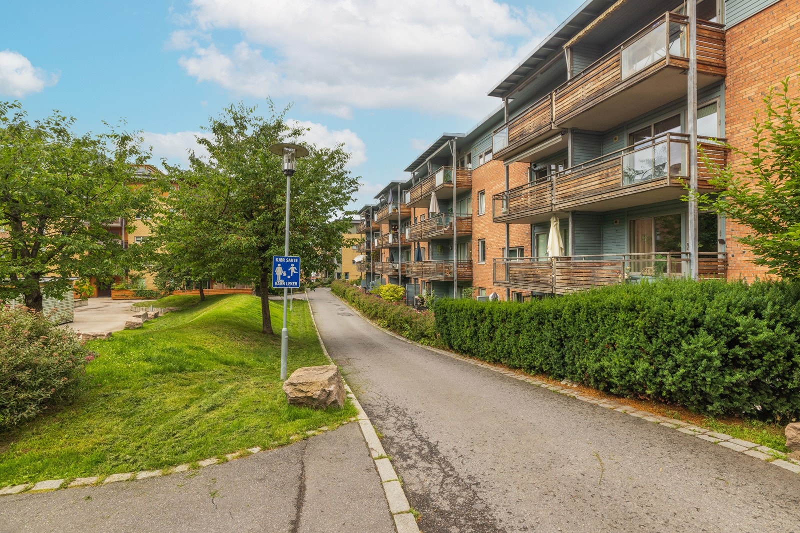 Her får du en unik kombinasjon av skjermet atmosfære i Nye Gamlebyen, med gangavstand til sentrumskjernens yrende liv. Galleribilde