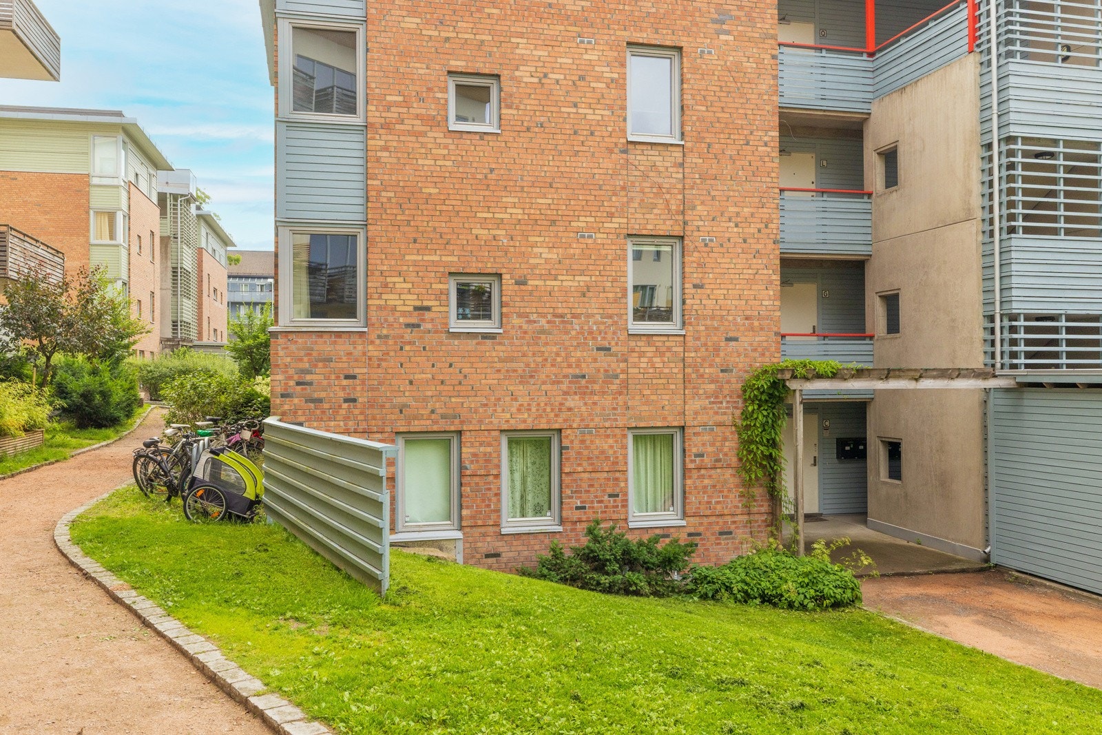 Leiligheten disponerer i tillegg en kjellerbod og en innvendig bod. Galleribilde