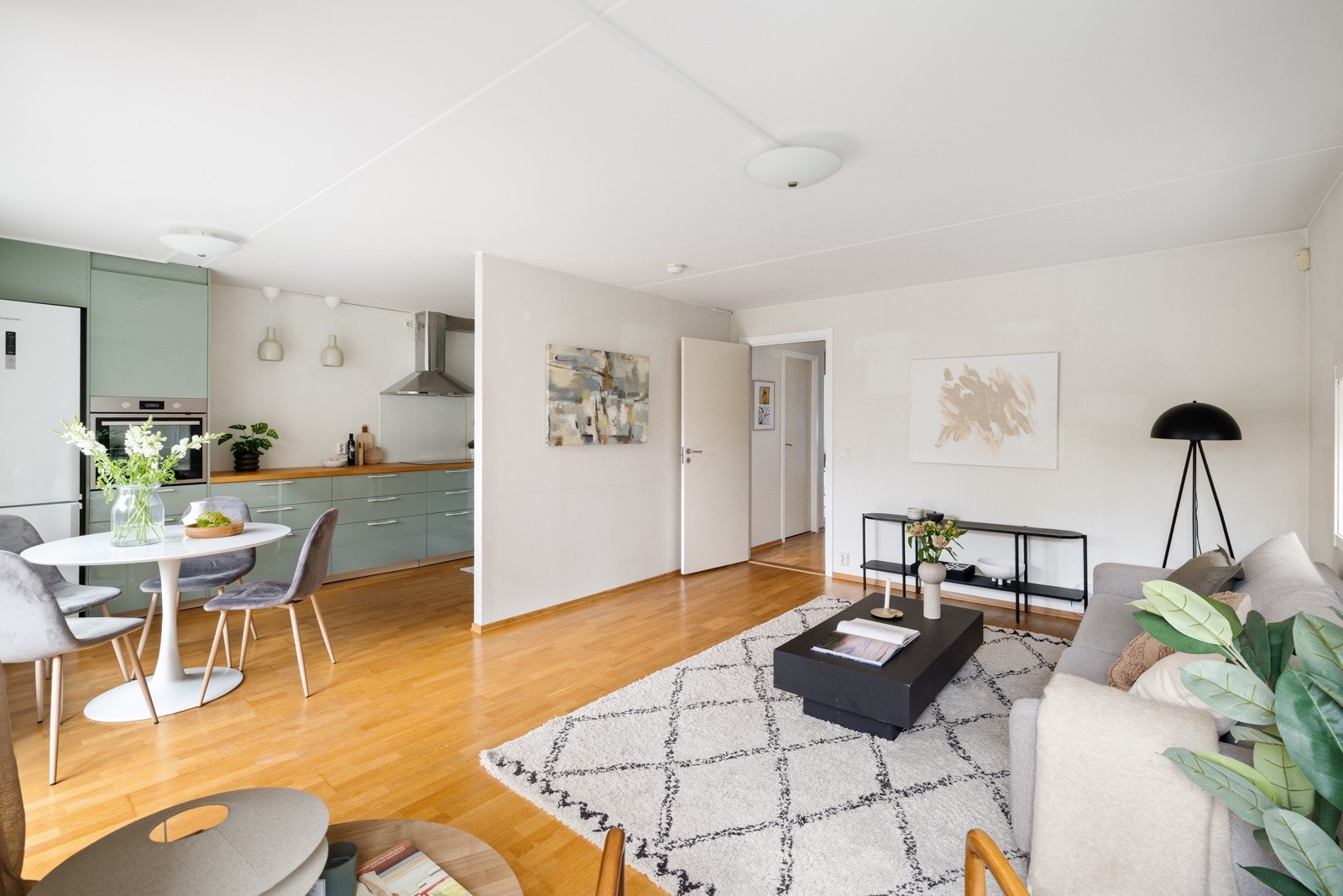 Den gjennomgående og smarte løsningen sørger for en god atmosfære. Galleribilde