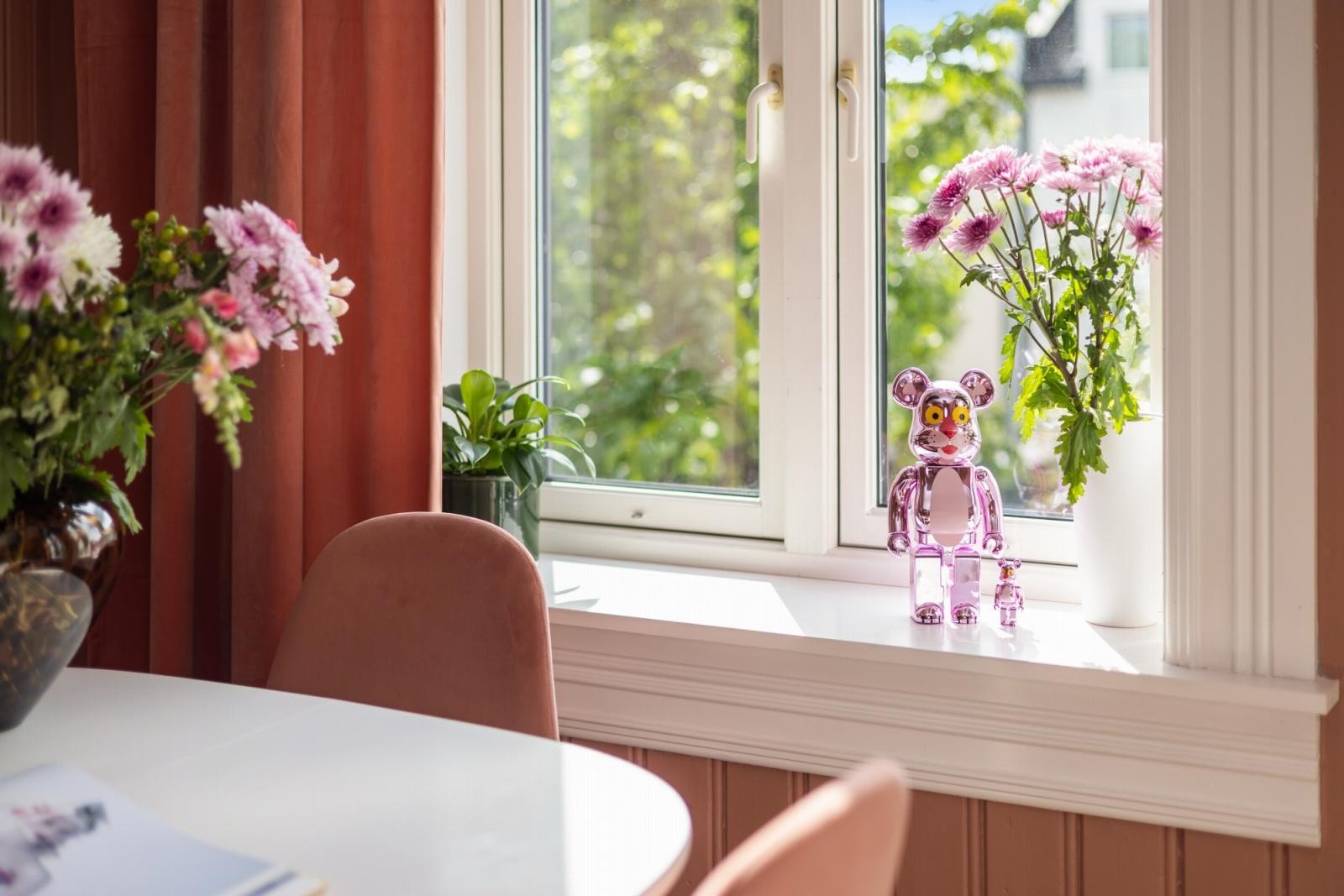 Til info ble vinduene pusset opp i 2012. Galleribilde