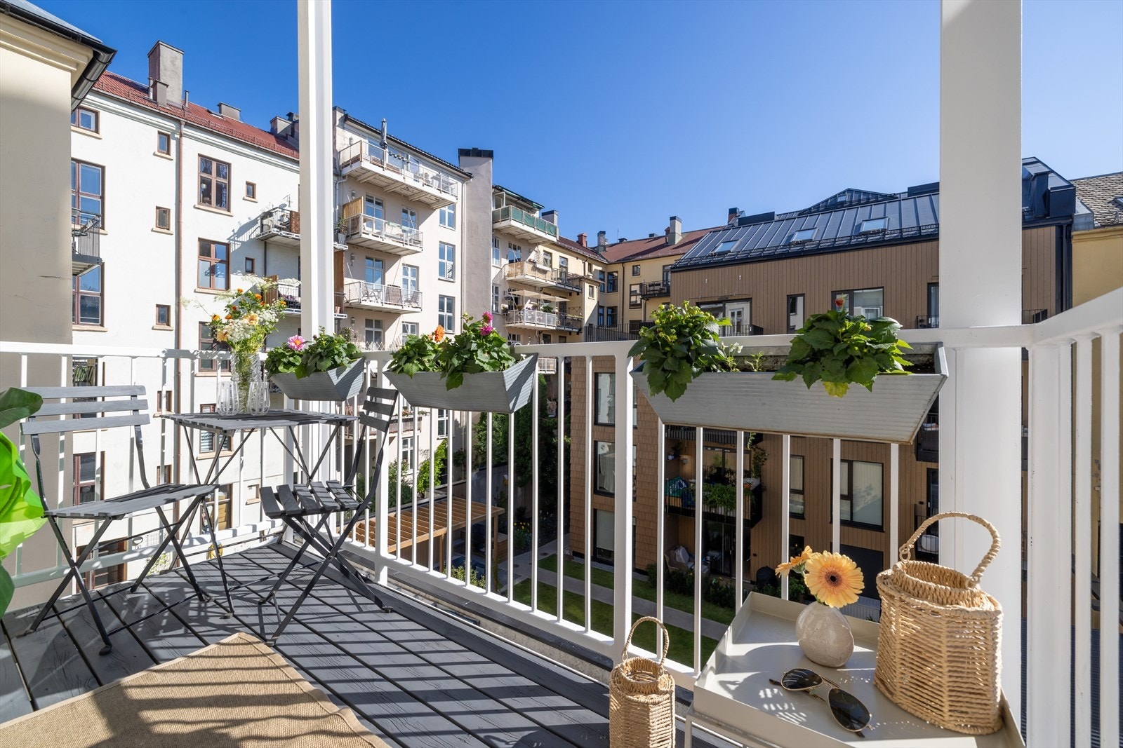 -Balkong på 5 m² vender mot rolige omgivelser og har morgensol - Galleribilde