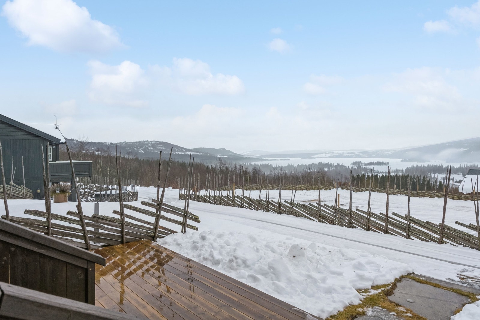 Svært gode solforhold, med panoramautsikt. Galleribilde