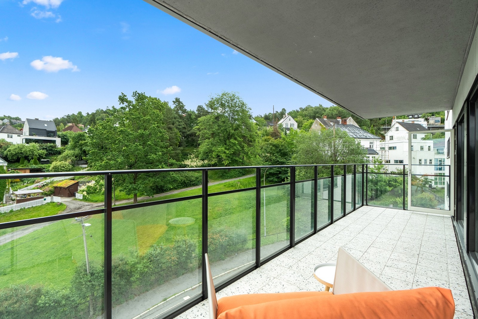 Ifølge selger er det morgensol på balkongen frem til ca. kl. 12/13. Galleribilde