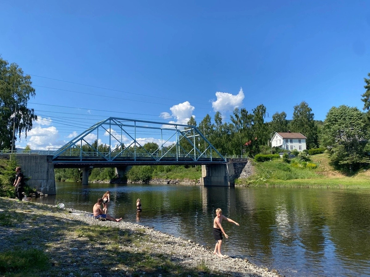 Bad i elva 500 meter unna. Det er også mulighet for ørretfiske Galleribilde