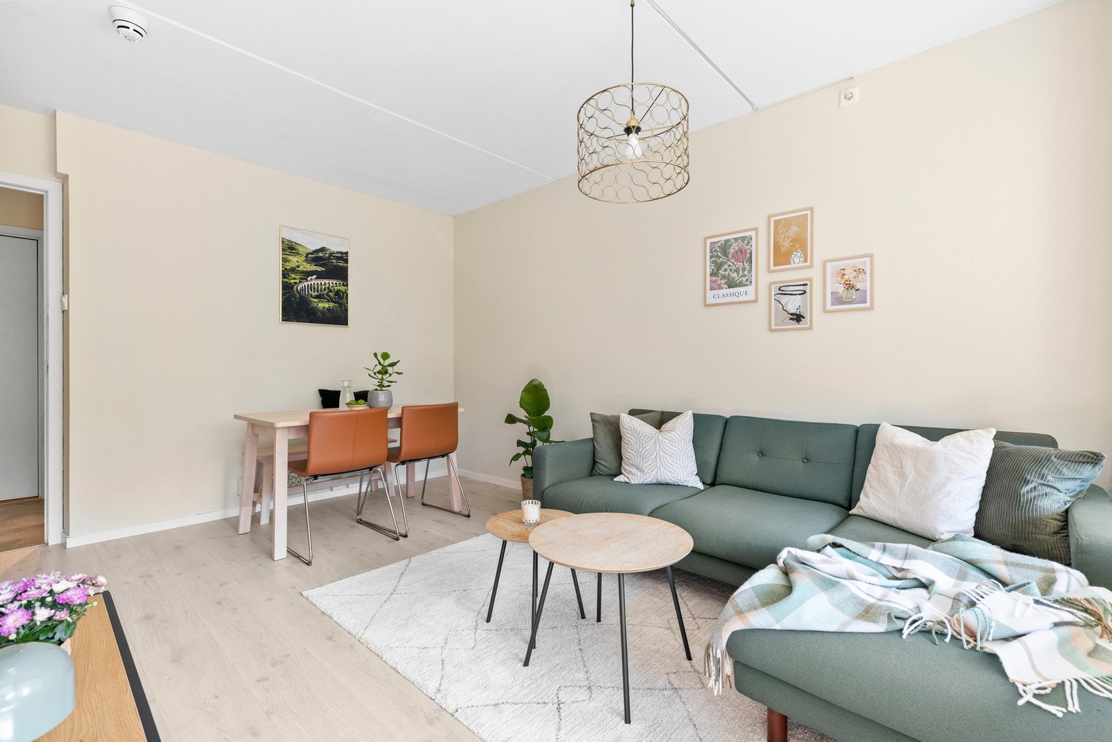 Overflatene er malt i en behagelig og moderne fargetone. Galleribilde