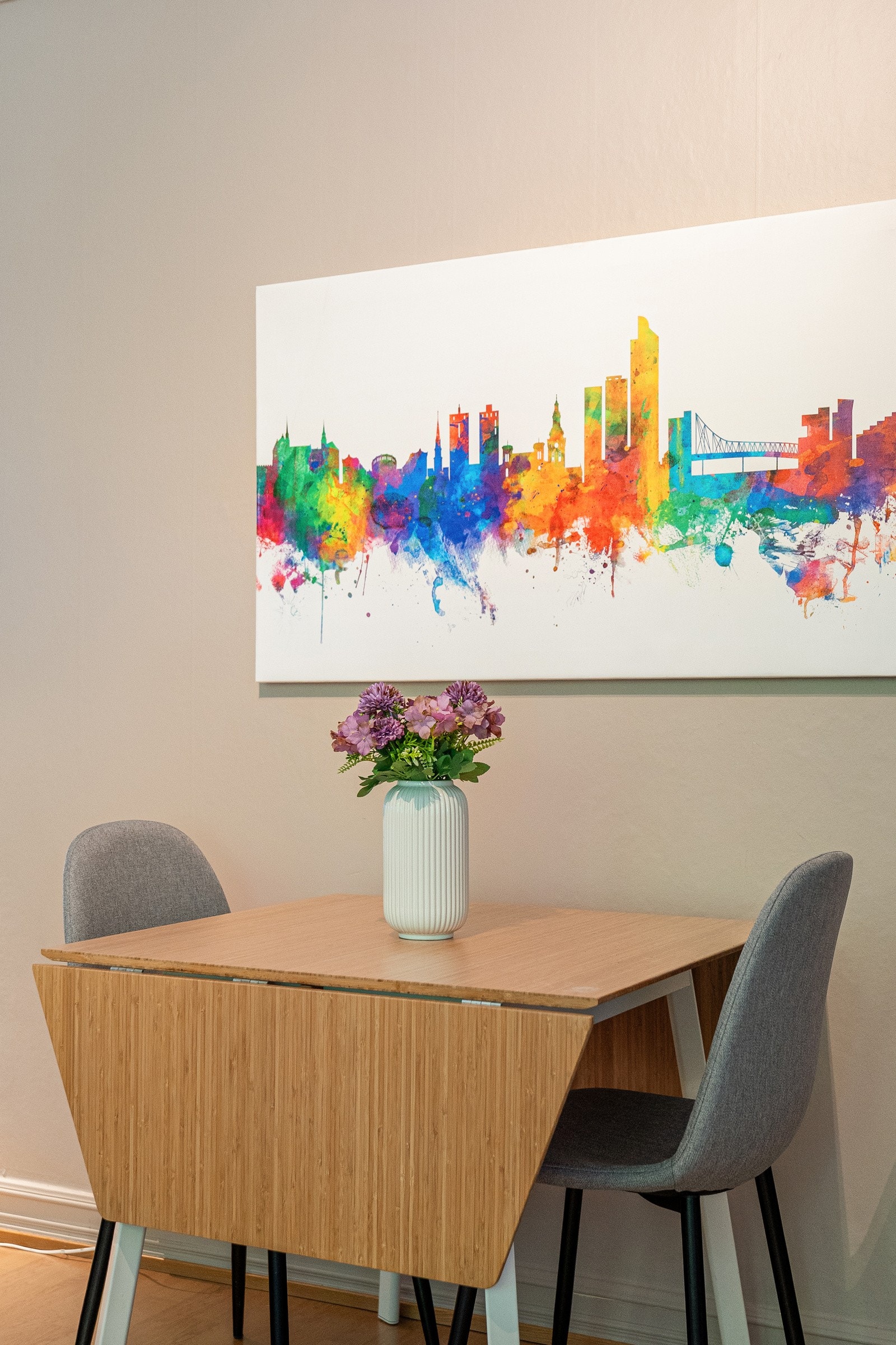 Plass til hyggelig spisebord Galleribilde