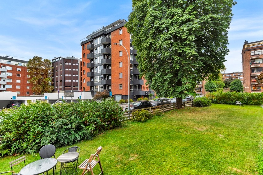 Her finner du flotte gressplener, hyggelige sittegrupper og sykkelparkering Galleribilde