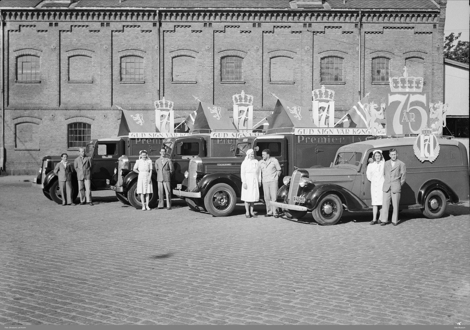 På 1940- og 1950-tallet ble lokalene på Sandaker benyttet av den danske iskremprodusenten Premier Is Galleribilde