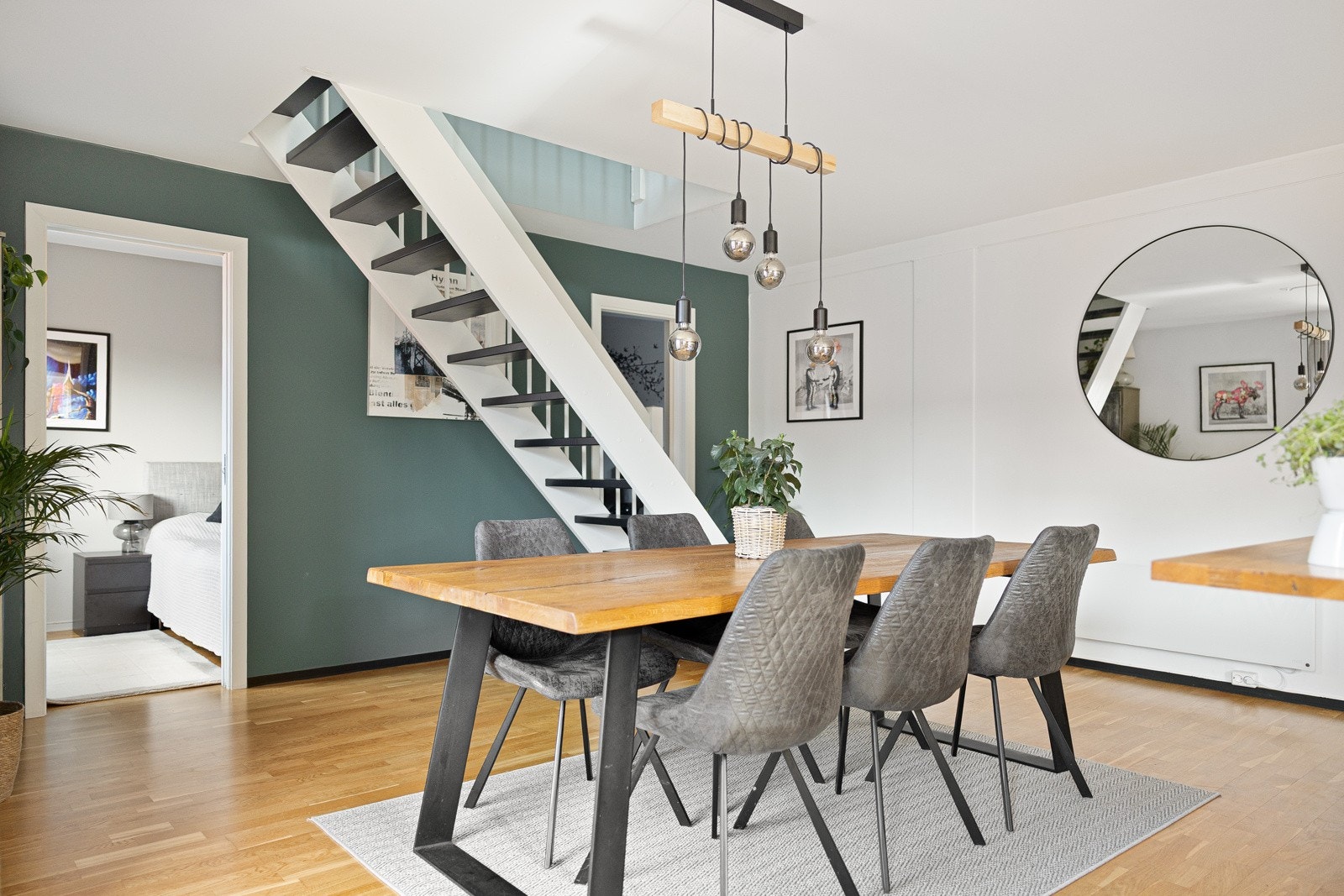 Hyggelig spiseplass i tilknytning til kjøkkenet Galleribilde