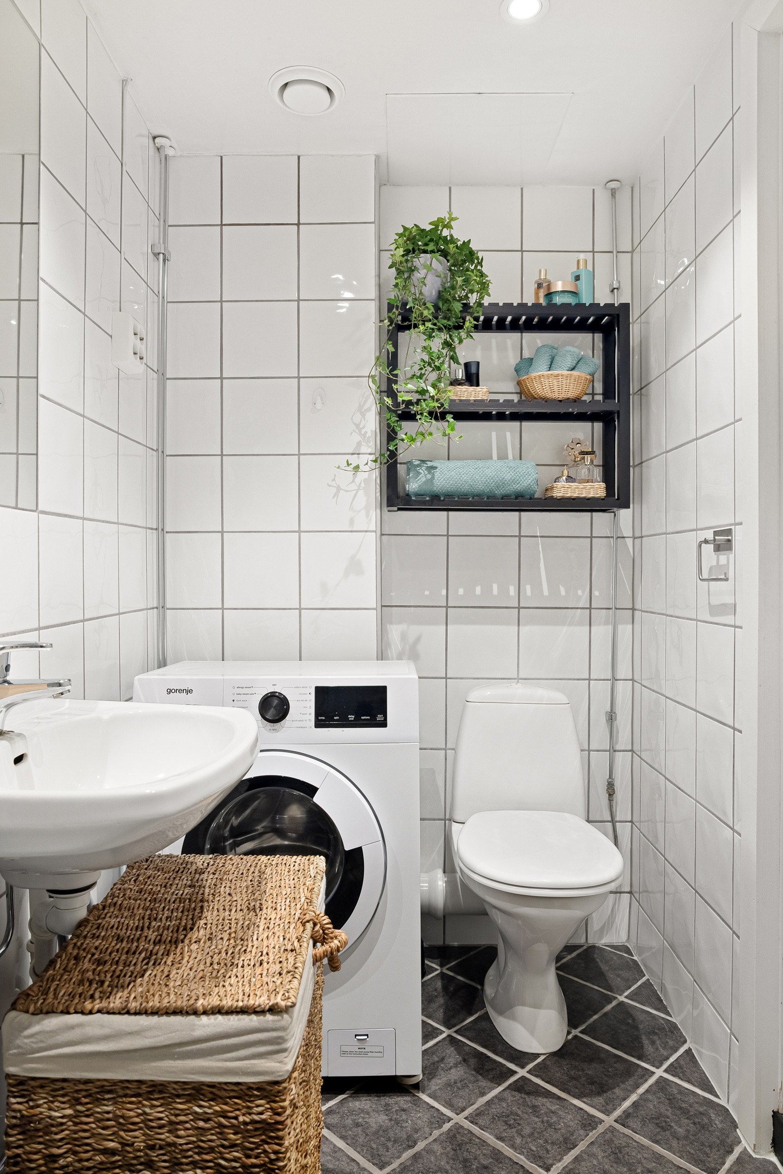 Lyst og flislagt bad, fra ca. 2006 Galleribilde