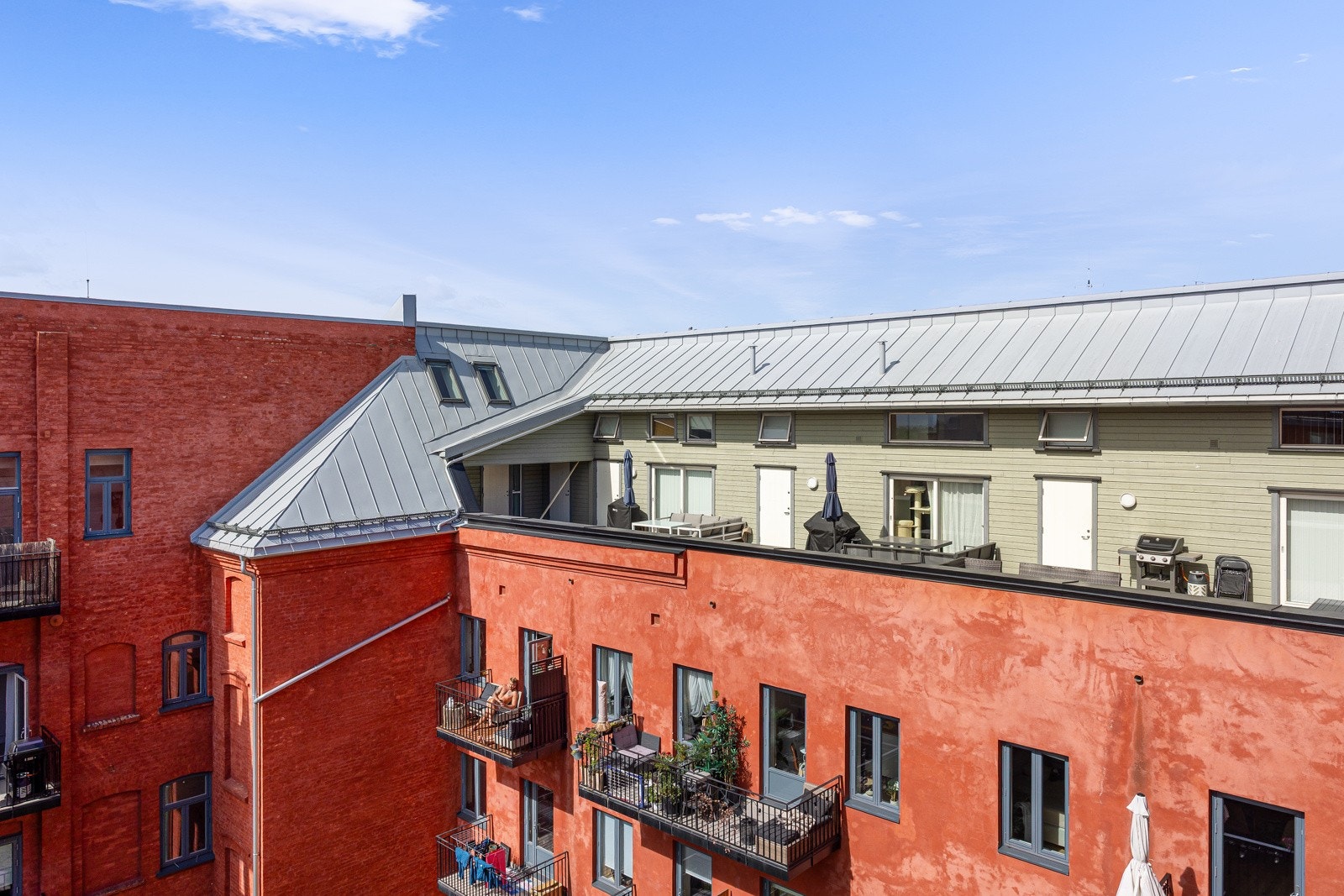 Beboerne disponerer felles takterrasse, mer egnet før de større selskapene eller om du ønsker enda mer sol Galleribilde