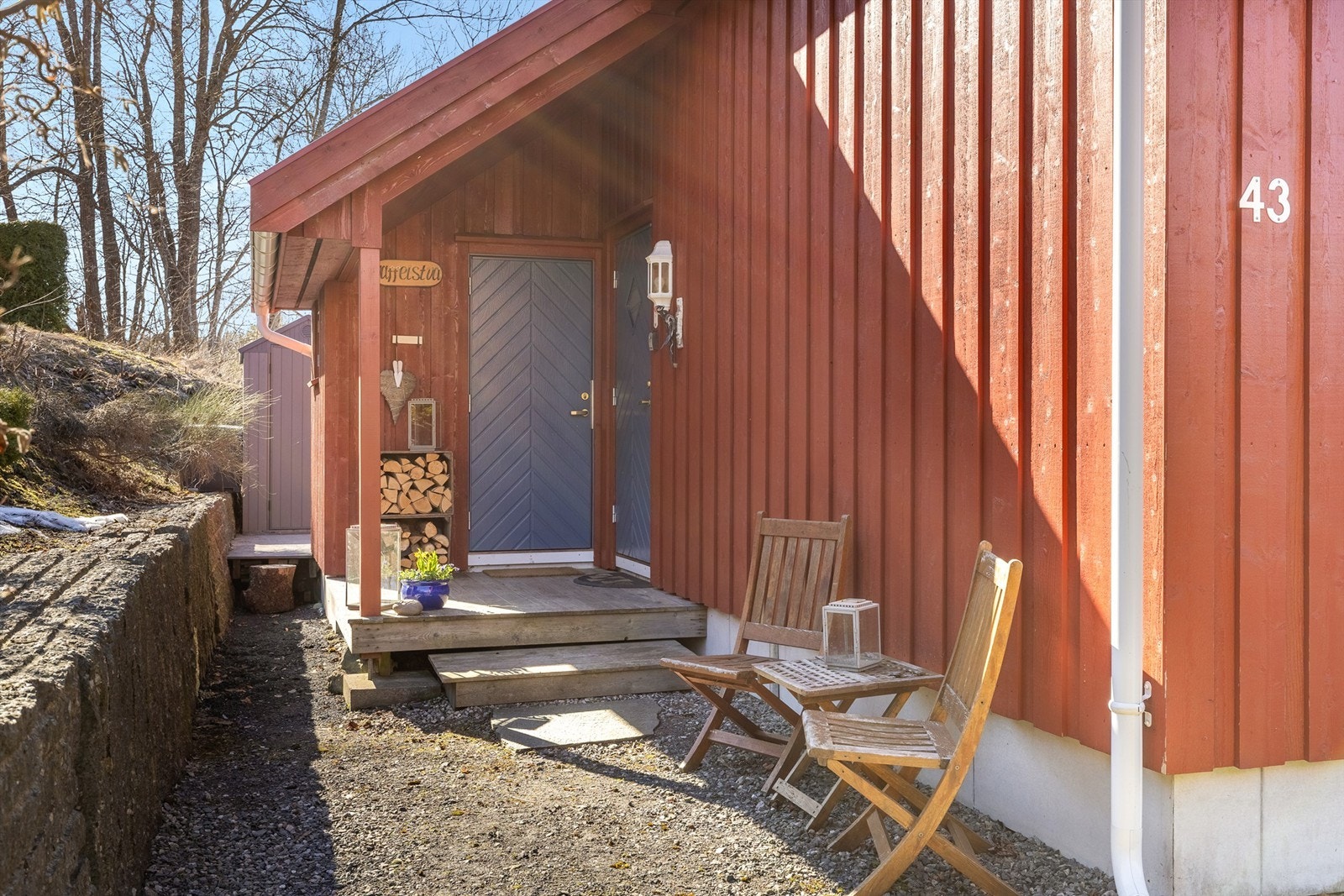 Inngang til bod og hytte Galleribilde