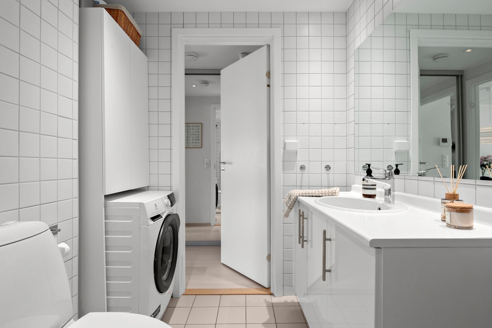 Downlights i himling og varmekabler i gulv Galleribilde