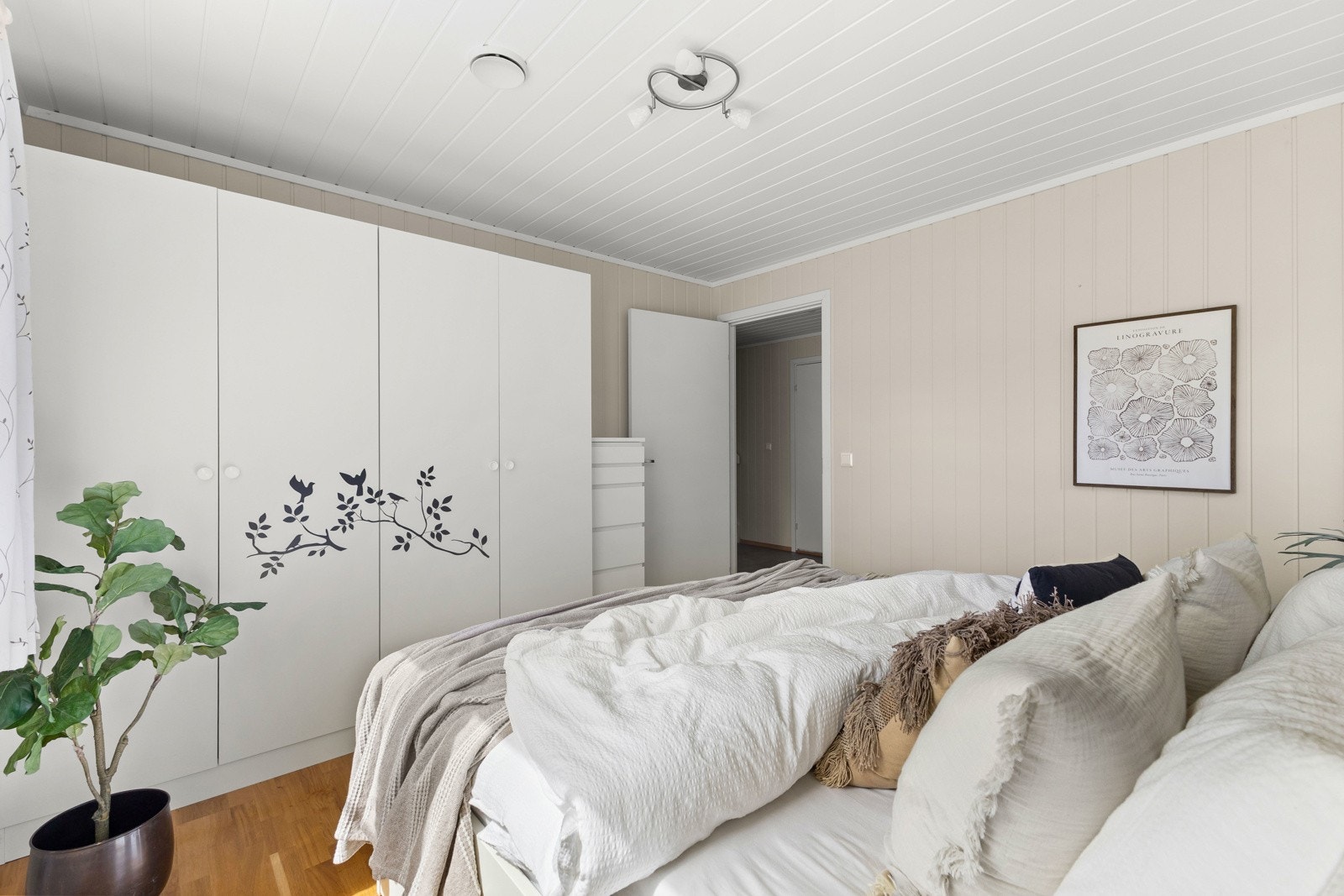 Rikelig med garderobeskap. Galleribilde