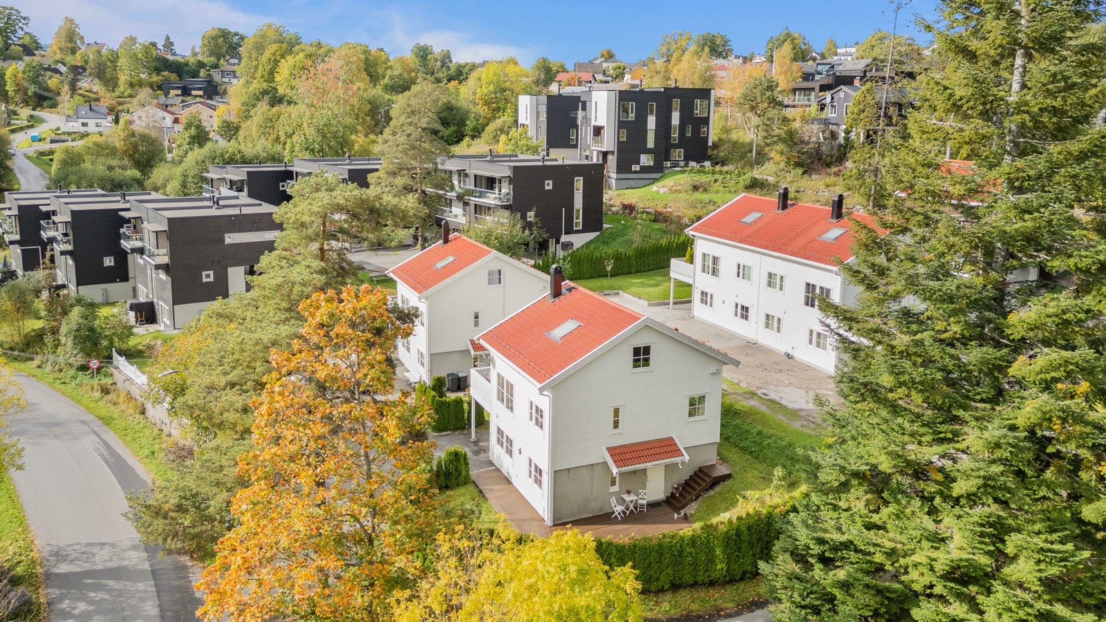 Boligen selges med Dobbeltboligforsikring . En økonomisk trygghet for deg dersom det tar tid før du får solgt egen bolig. Les mer om dette i salgsoppgaven. Galleribilde